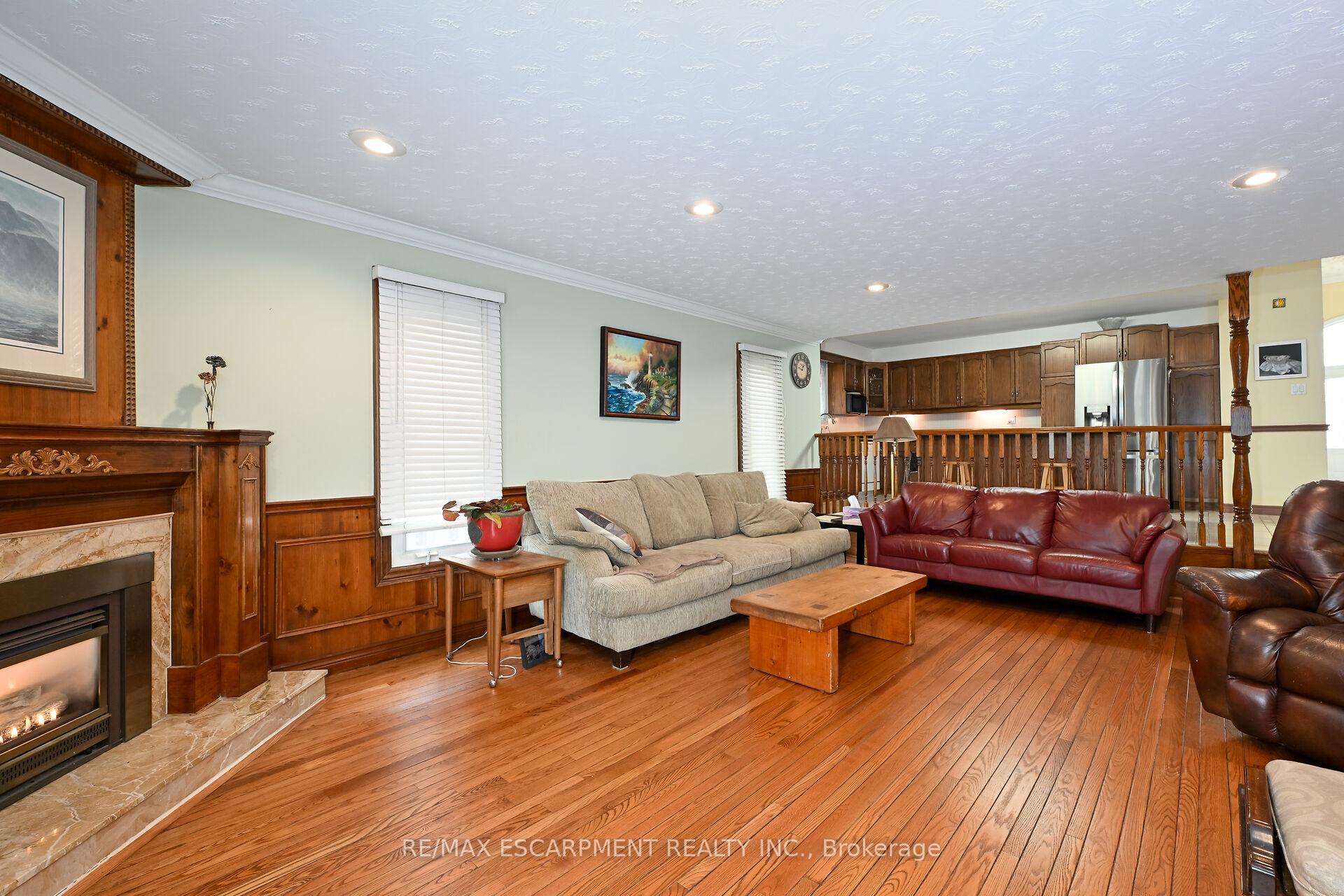 Photo 5 of 7 Osgoode Court, Hamilton, Randall — HOMEH