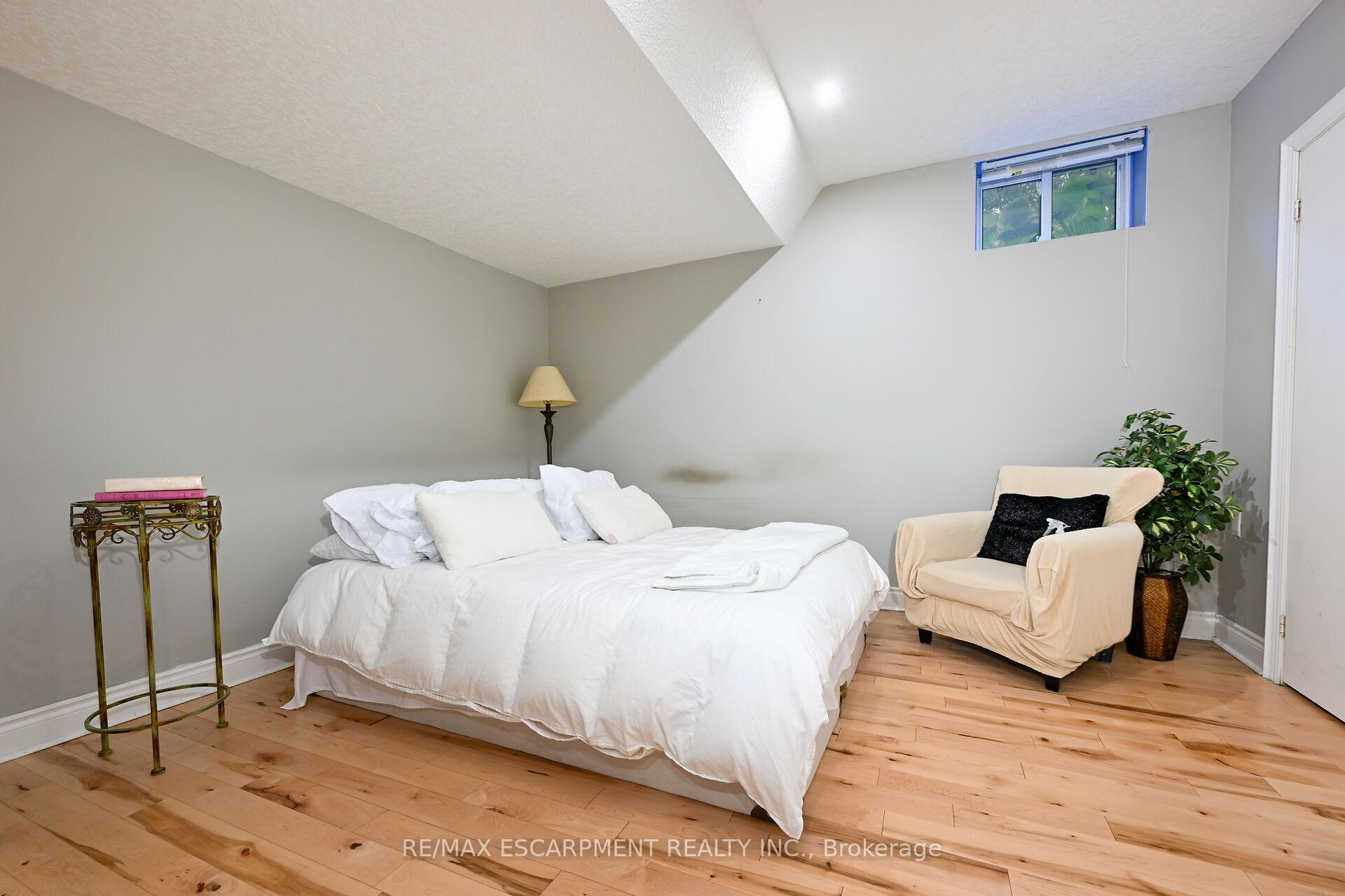 Photo 36 of 7 Osgoode Court, Hamilton, Randall — HOMEH