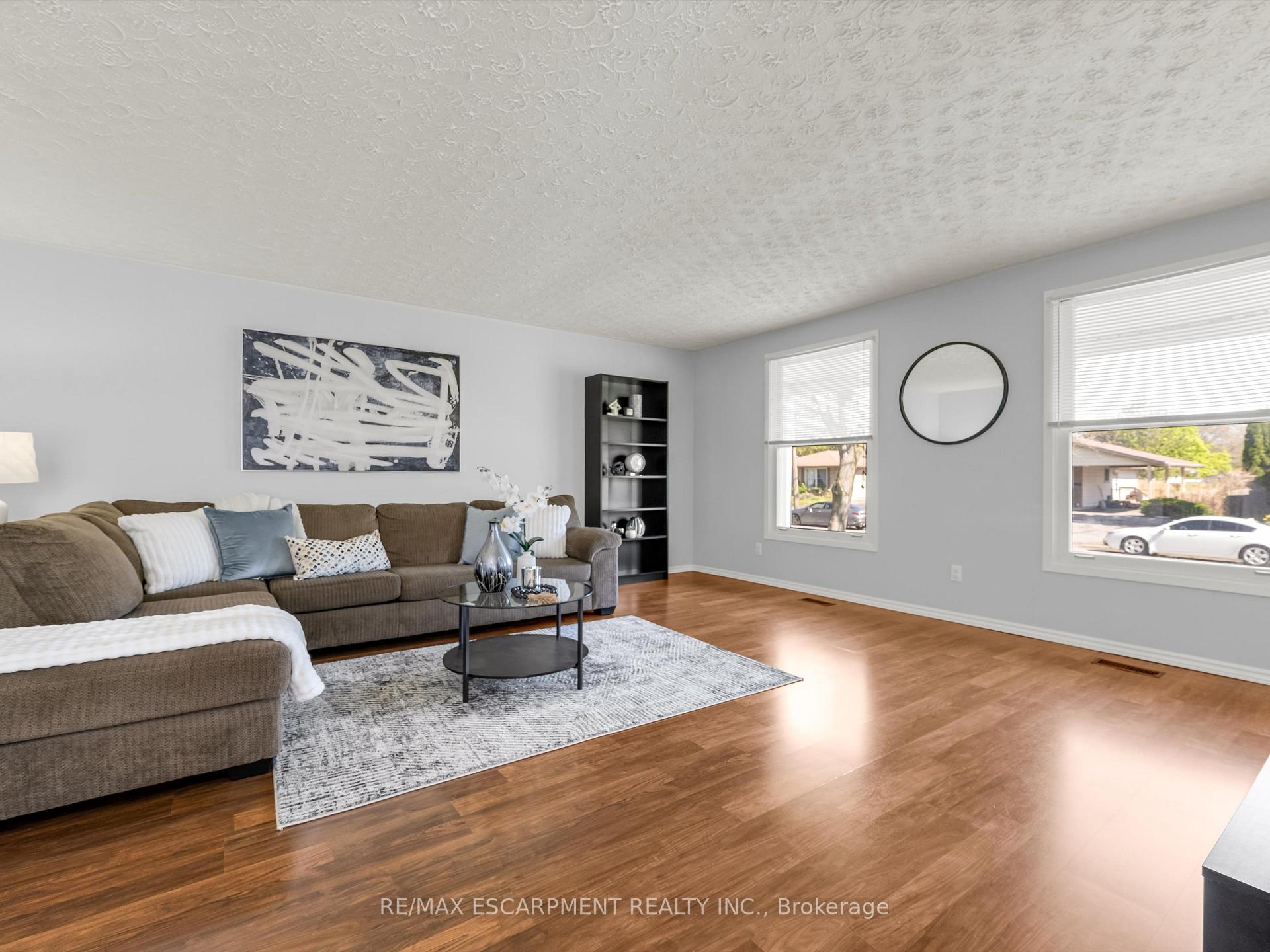 Photo 5 of 47 Lafayette Drive, St. Catharines, Lakeport — HOMEH