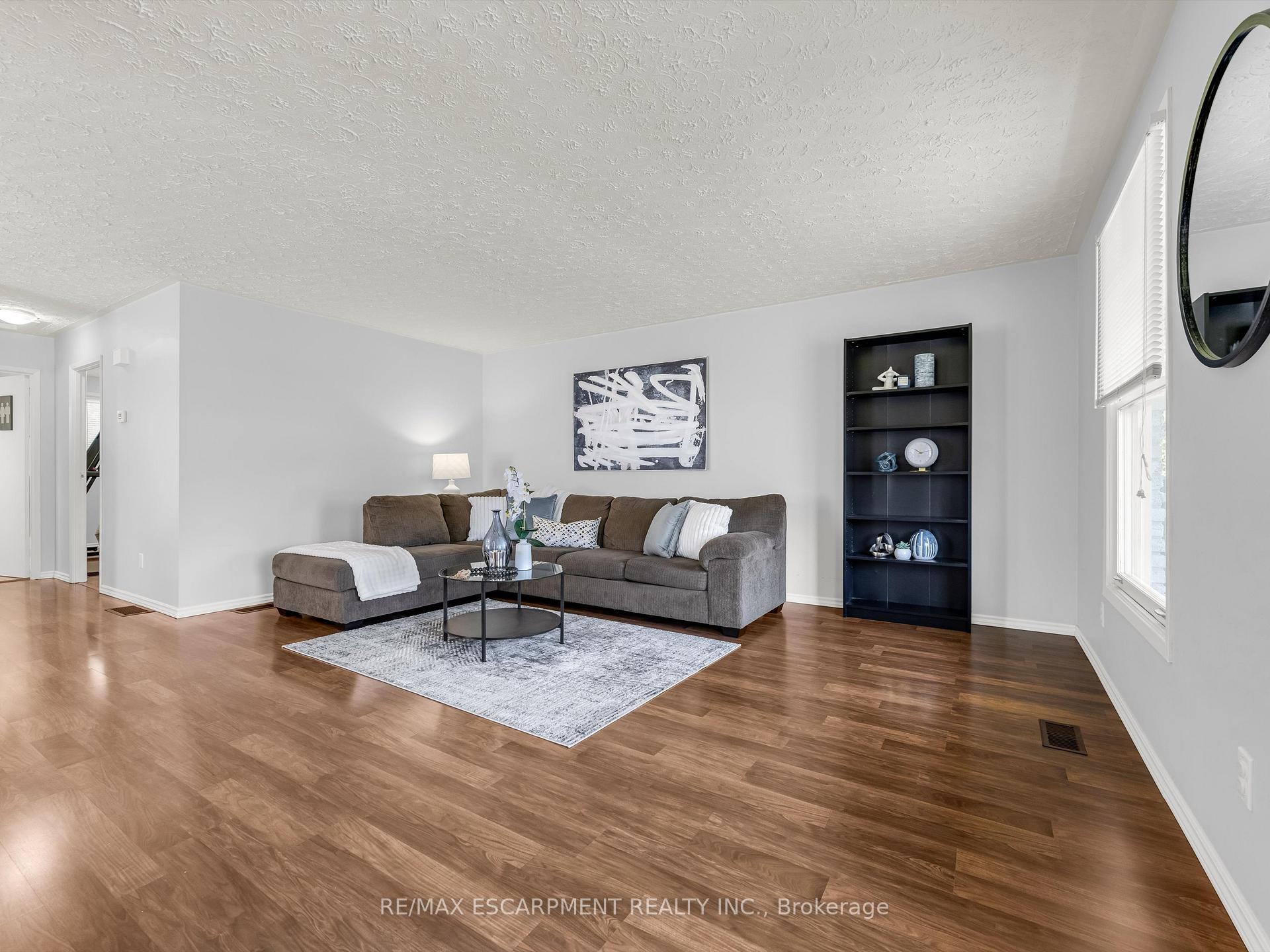 Photo 6 of 47 Lafayette Drive, St. Catharines, Lakeport — HOMEH