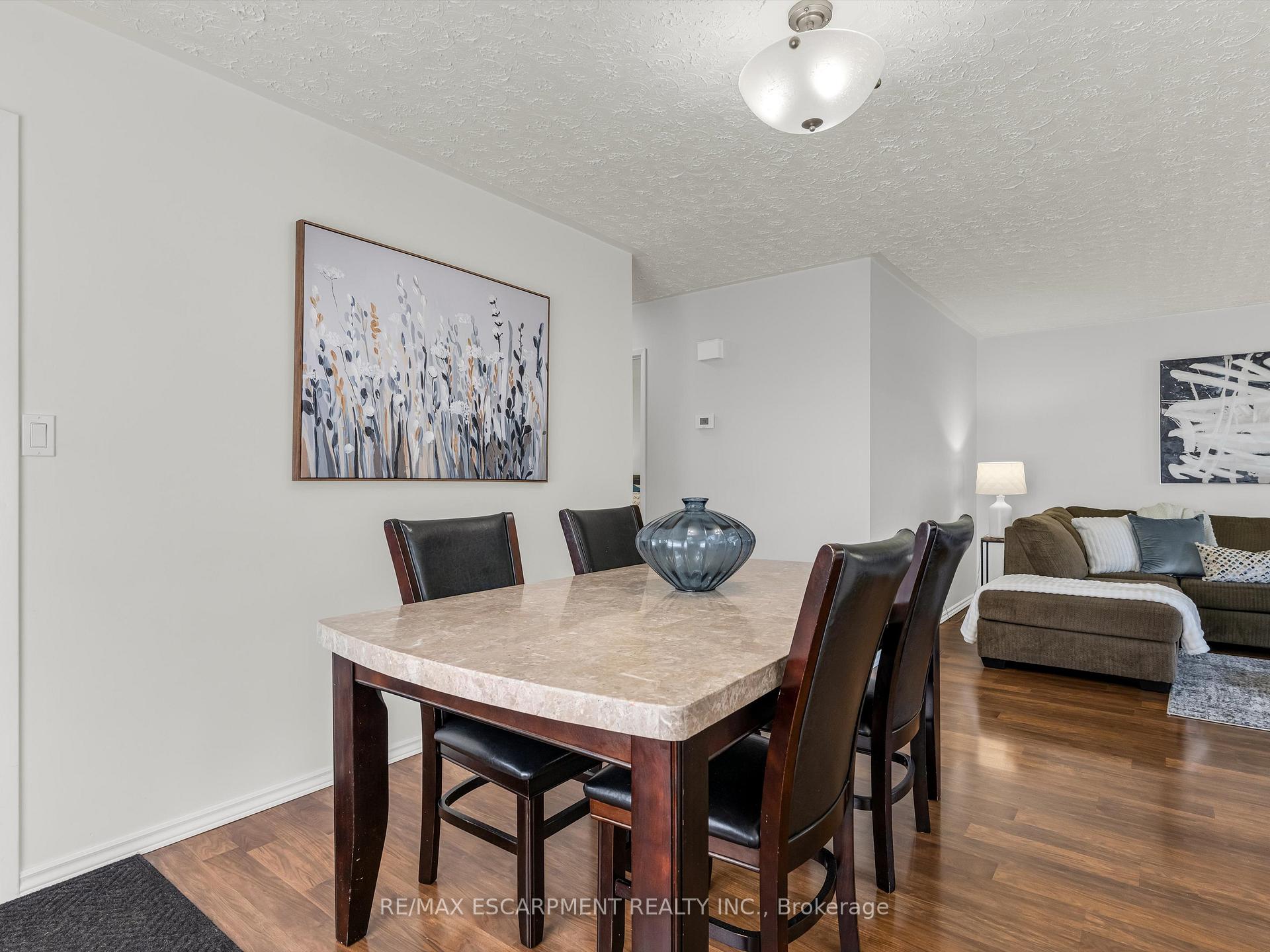 Photo 3 of 47 Lafayette Drive, St. Catharines, Lakeport — HOMEH