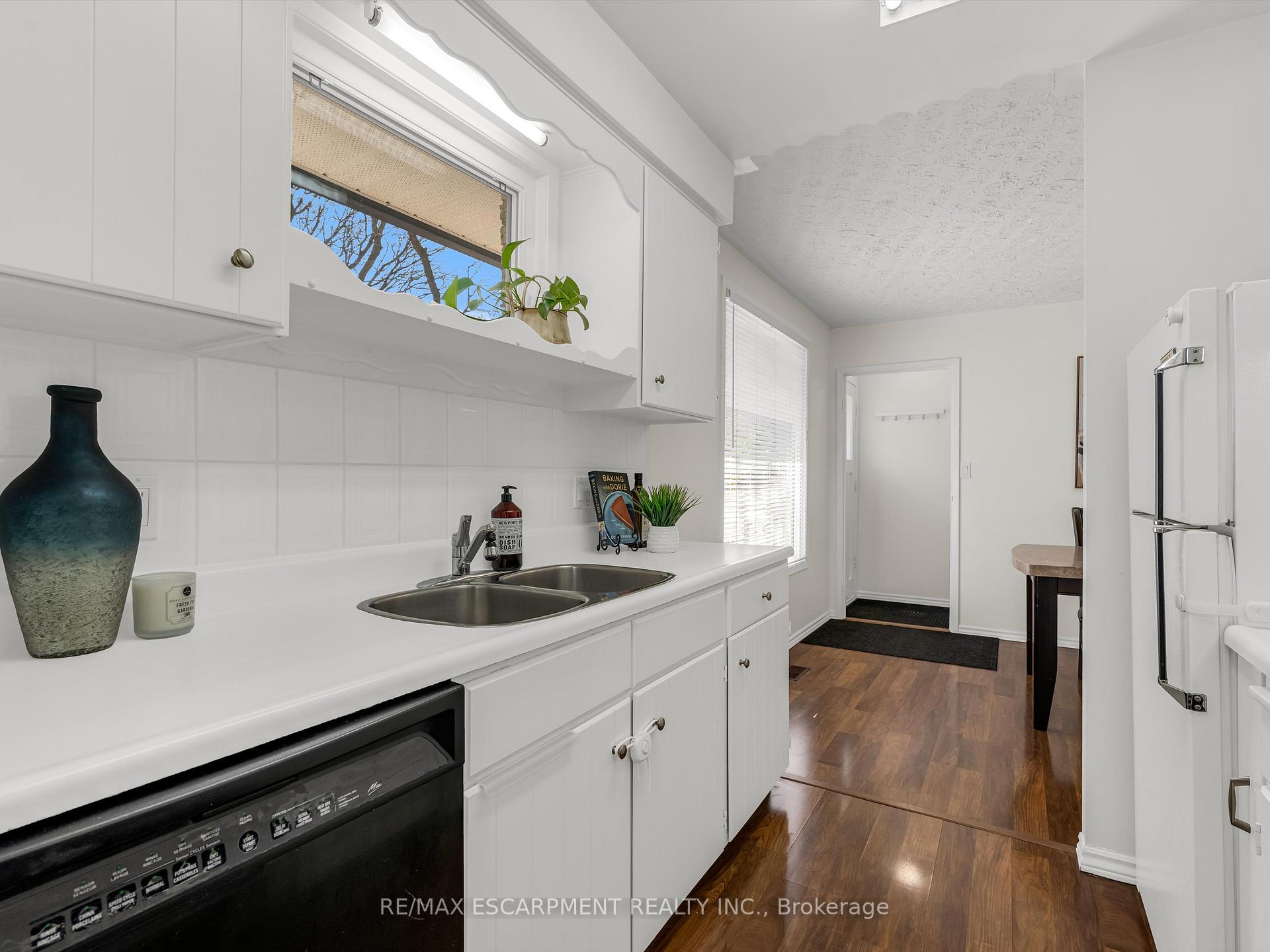 Photo 15 of 47 Lafayette Drive, St. Catharines, Lakeport — HOMEH