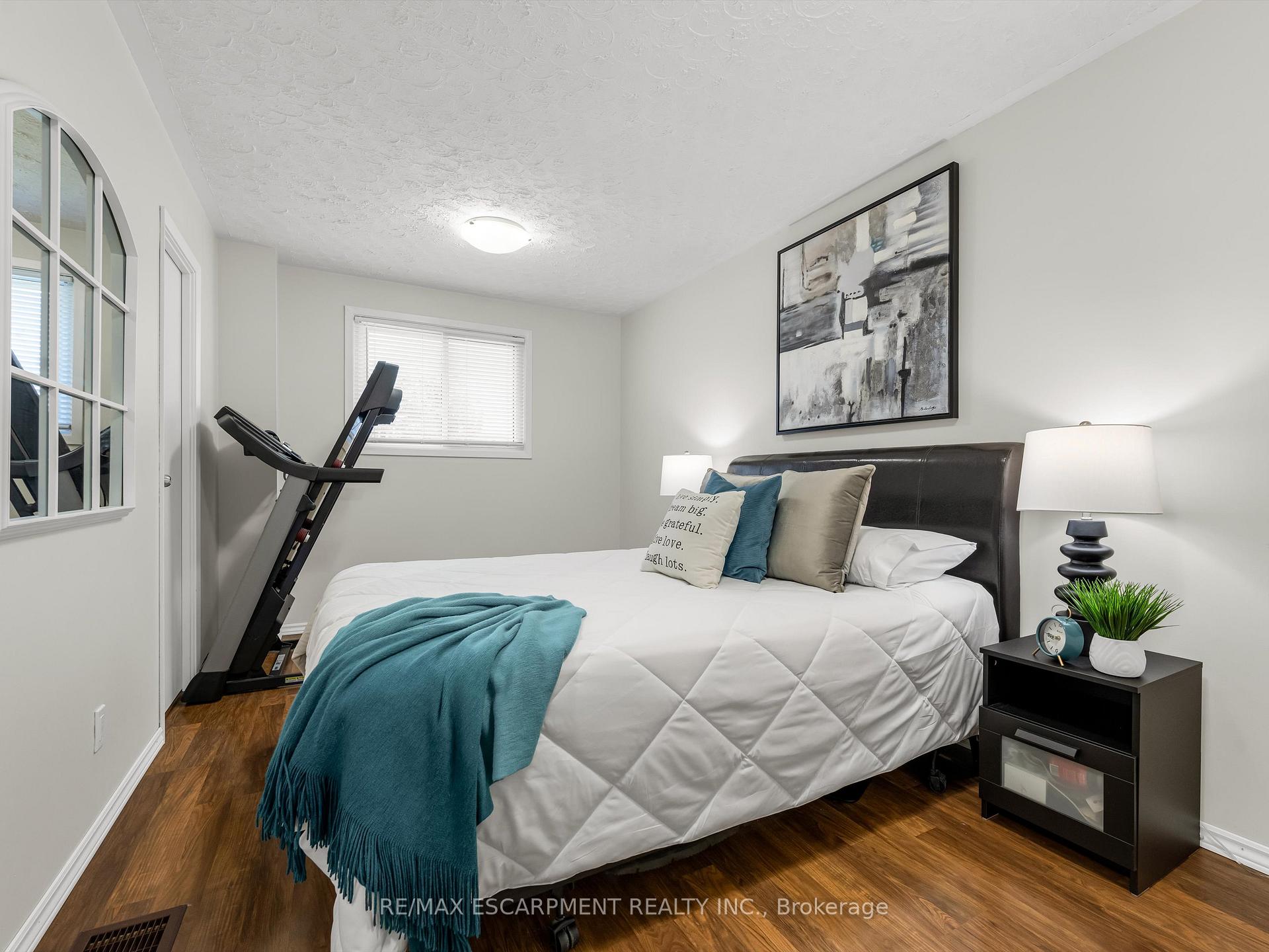 Photo 12 of 47 Lafayette Drive, St. Catharines, Lakeport — HOMEH