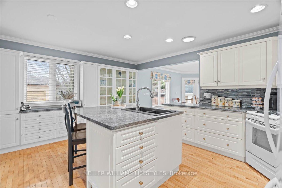 Photo 7 of 3241 Devonshire Road, Plympton-Wyoming, Plympton Wyoming — HOMEH