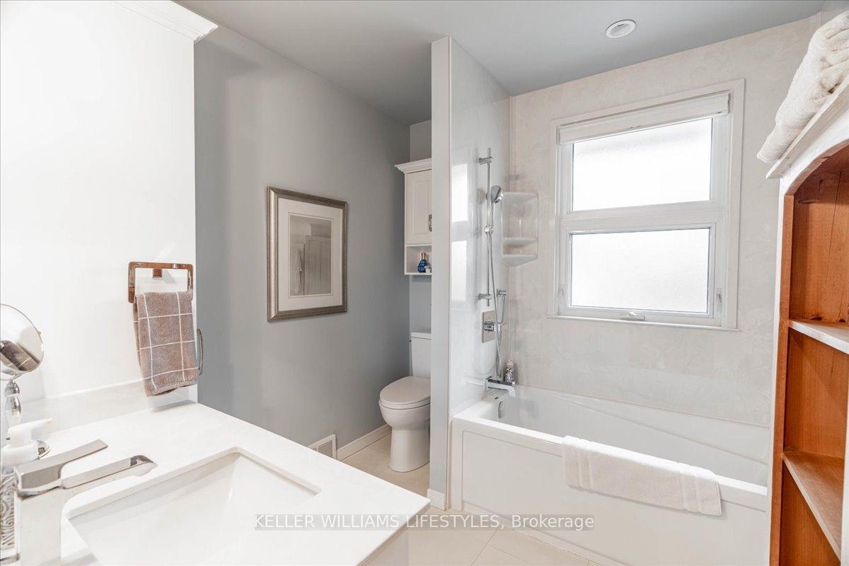 Photo 9 of 3241 Devonshire Road, Plympton-Wyoming, Plympton Wyoming — HOMEH