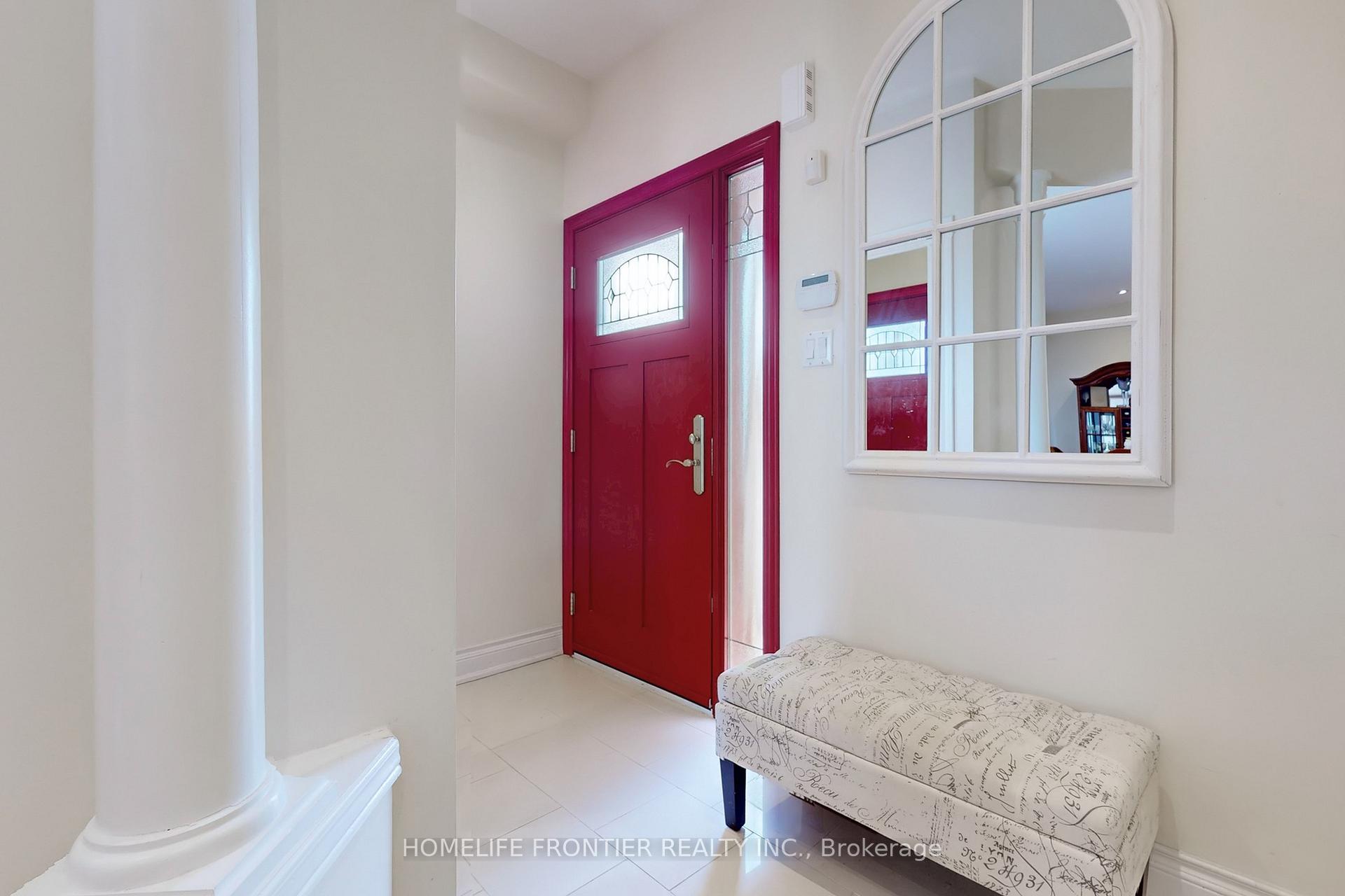 Photo 3 of 138 Broomlands Drive, Vaughan, Maple — HOMEH