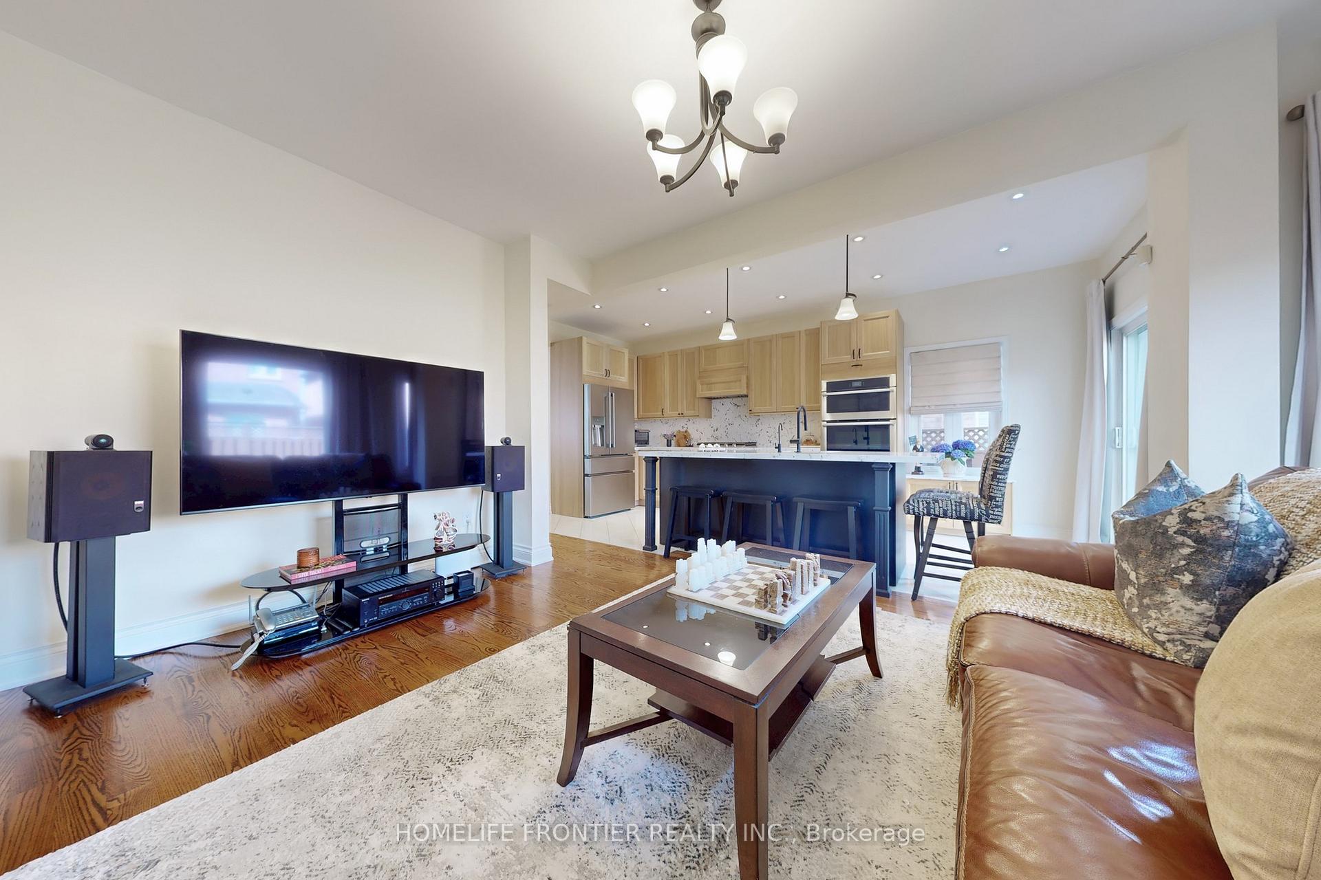 Photo 14 of 138 Broomlands Drive, Vaughan, Maple — HOMEH