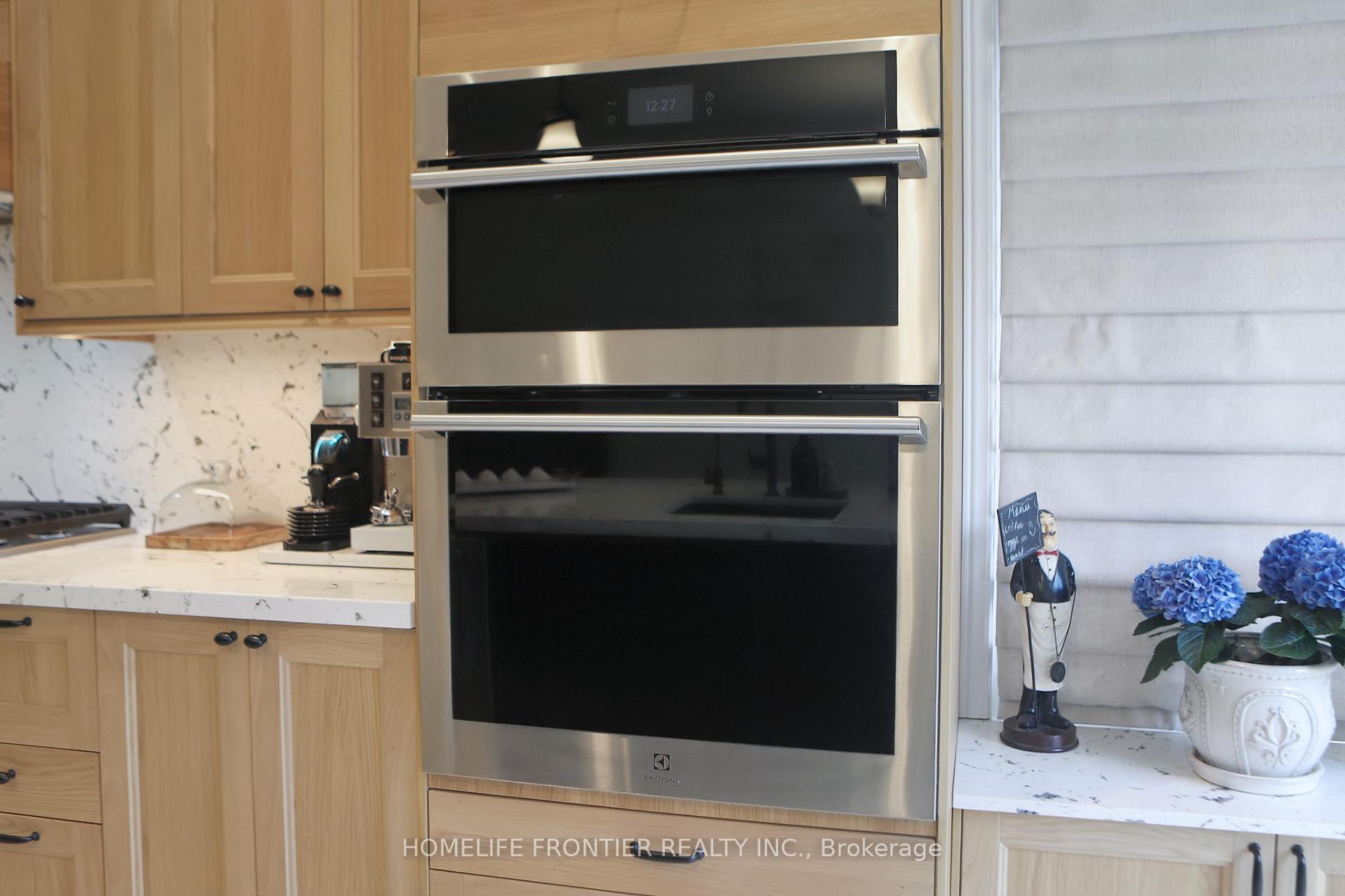 Photo 9 of 138 Broomlands Drive, Vaughan, Maple — HOMEH