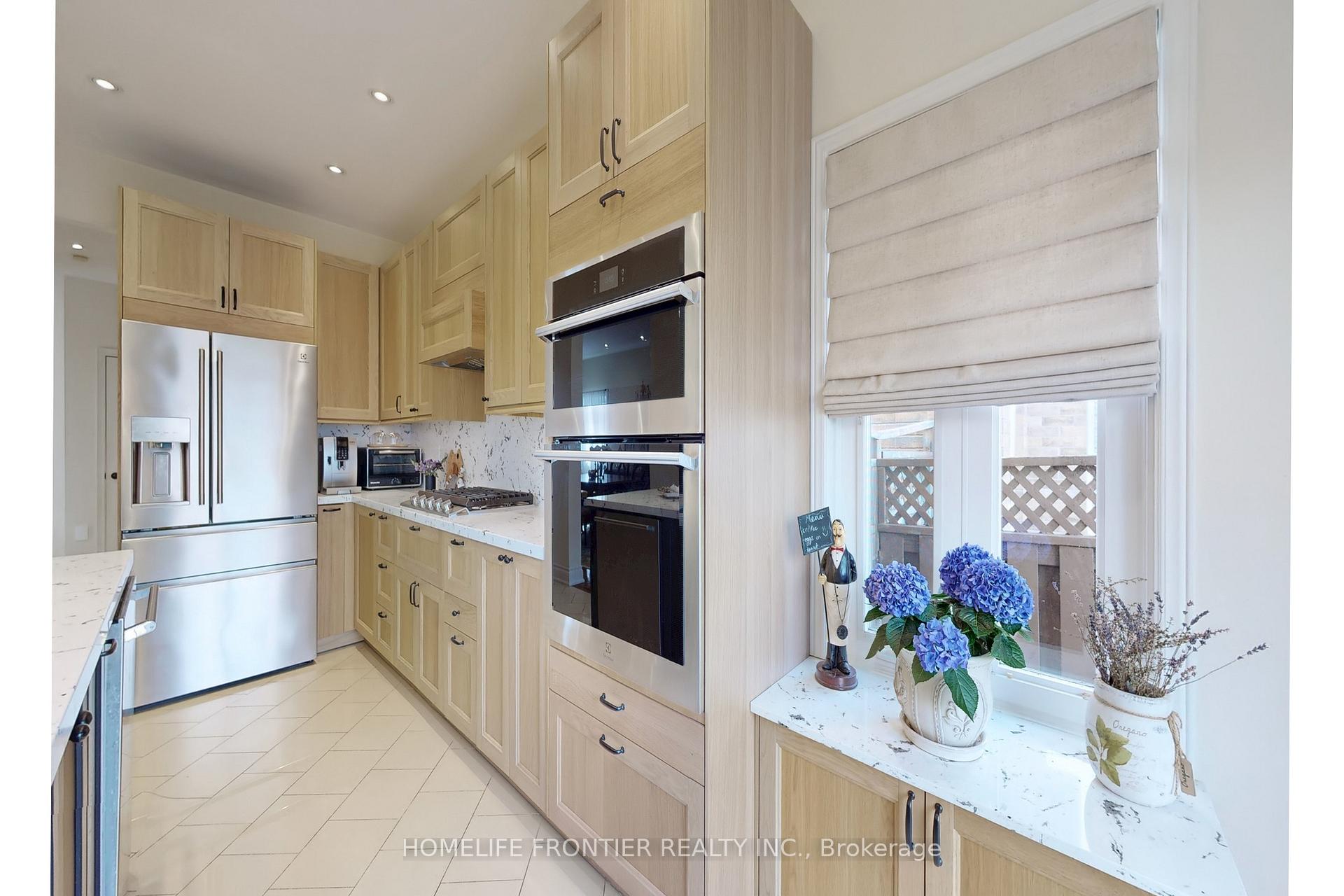 Photo 12 of 138 Broomlands Drive, Vaughan, Maple — HOMEH