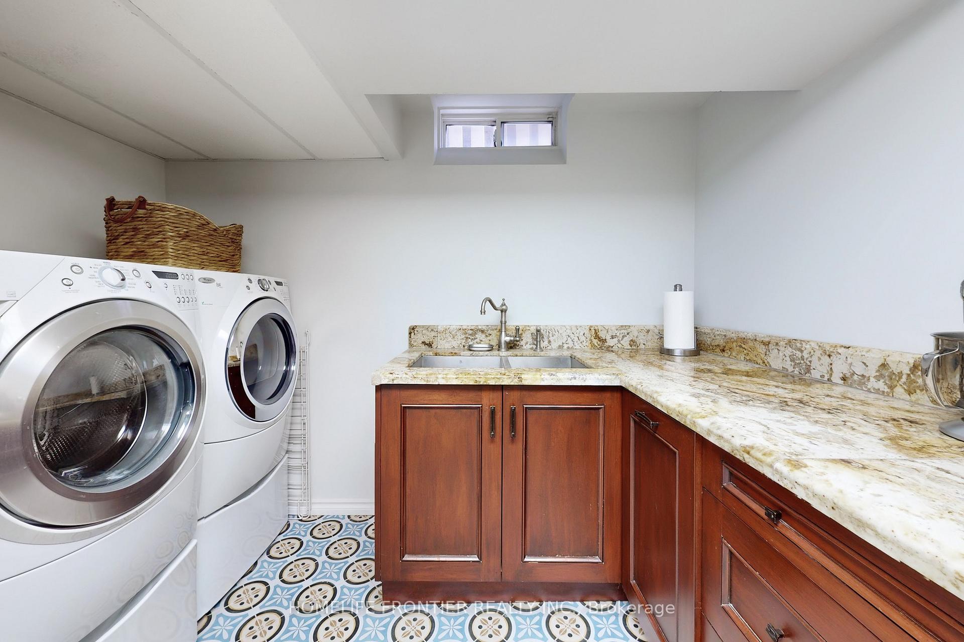 Photo 19 of 138 Broomlands Drive, Vaughan, Maple — HOMEH