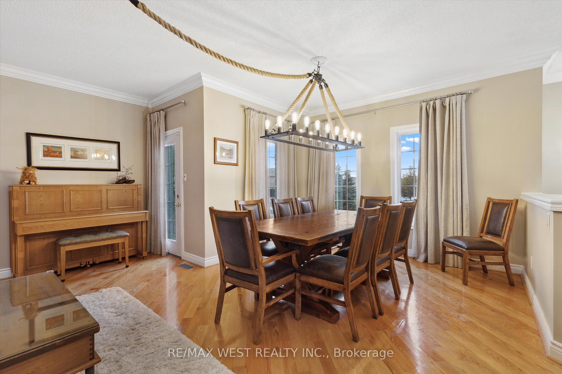 Photo 3 of 104 Gray Park Street W, Caledon, Bolton North — HOMEH