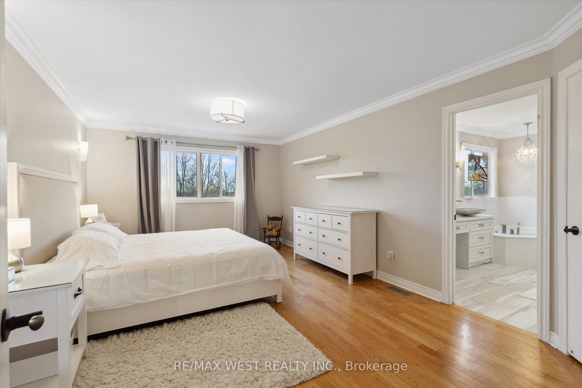 Photo 9 of 104 Gray Park Street W, Caledon, Bolton North — HOMEH