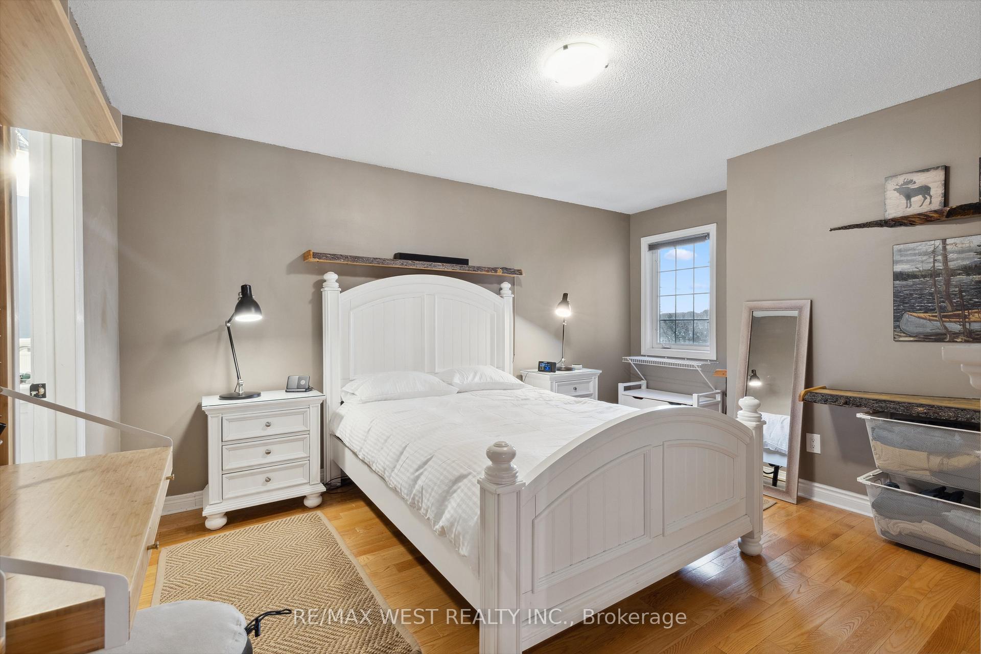 Photo 12 of 104 Gray Park Street W, Caledon, Bolton North — HOMEH