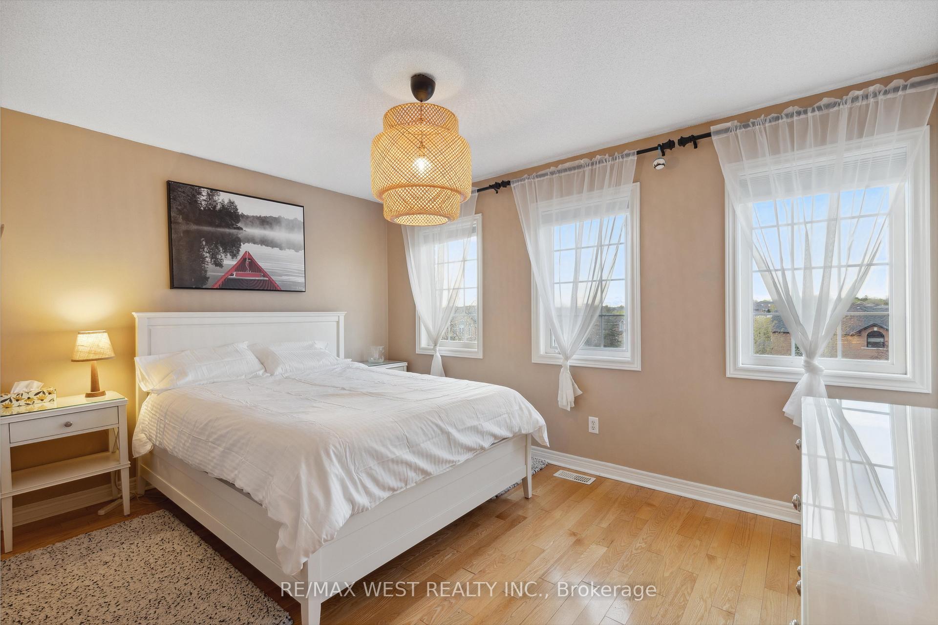 Photo 18 of 104 Gray Park Street W, Caledon, Bolton North — HOMEH
