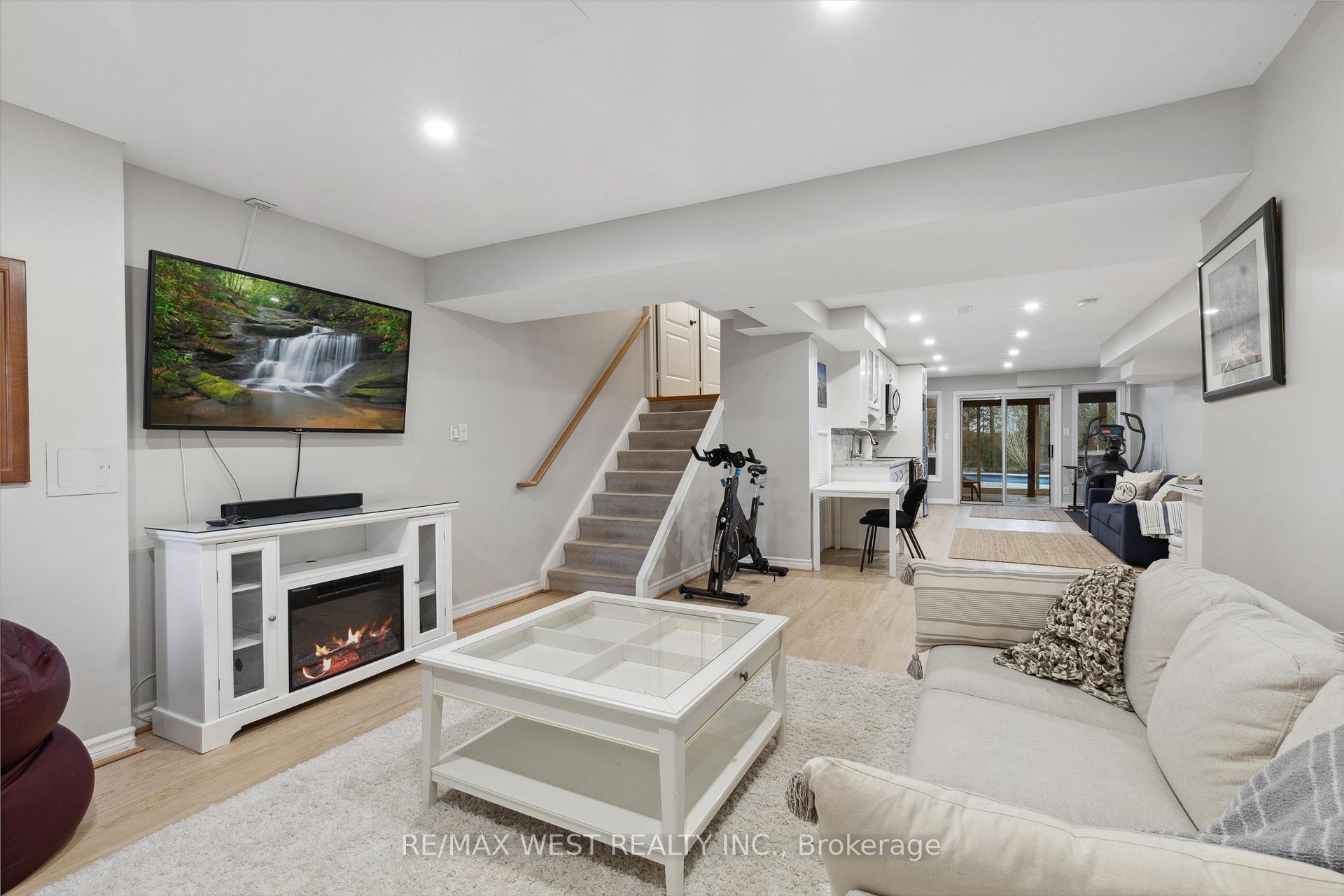 Photo 16 of 104 Gray Park Street W, Caledon, Bolton North — HOMEH