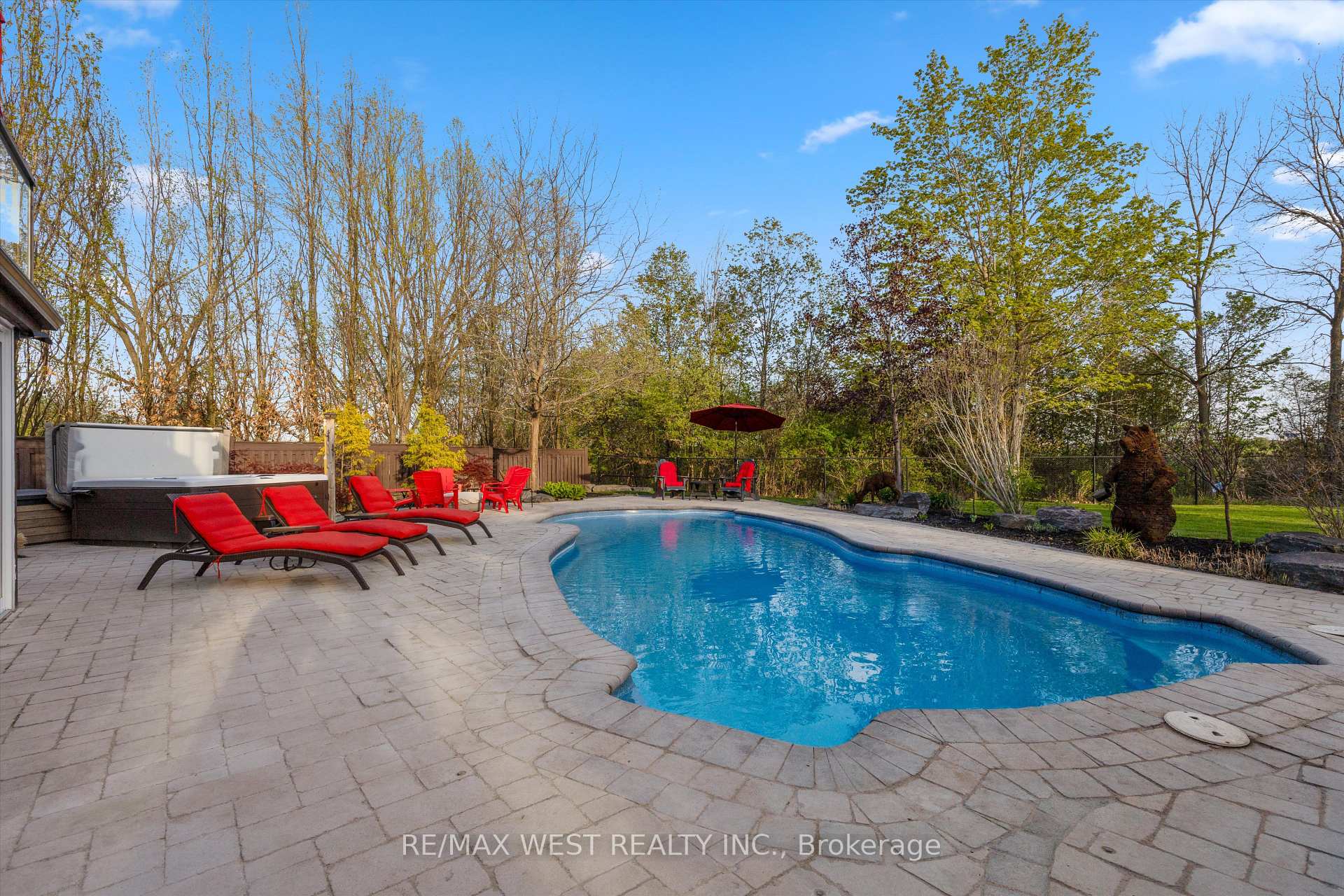 Photo 39 of 104 Gray Park Street W, Caledon, Bolton North — HOMEH