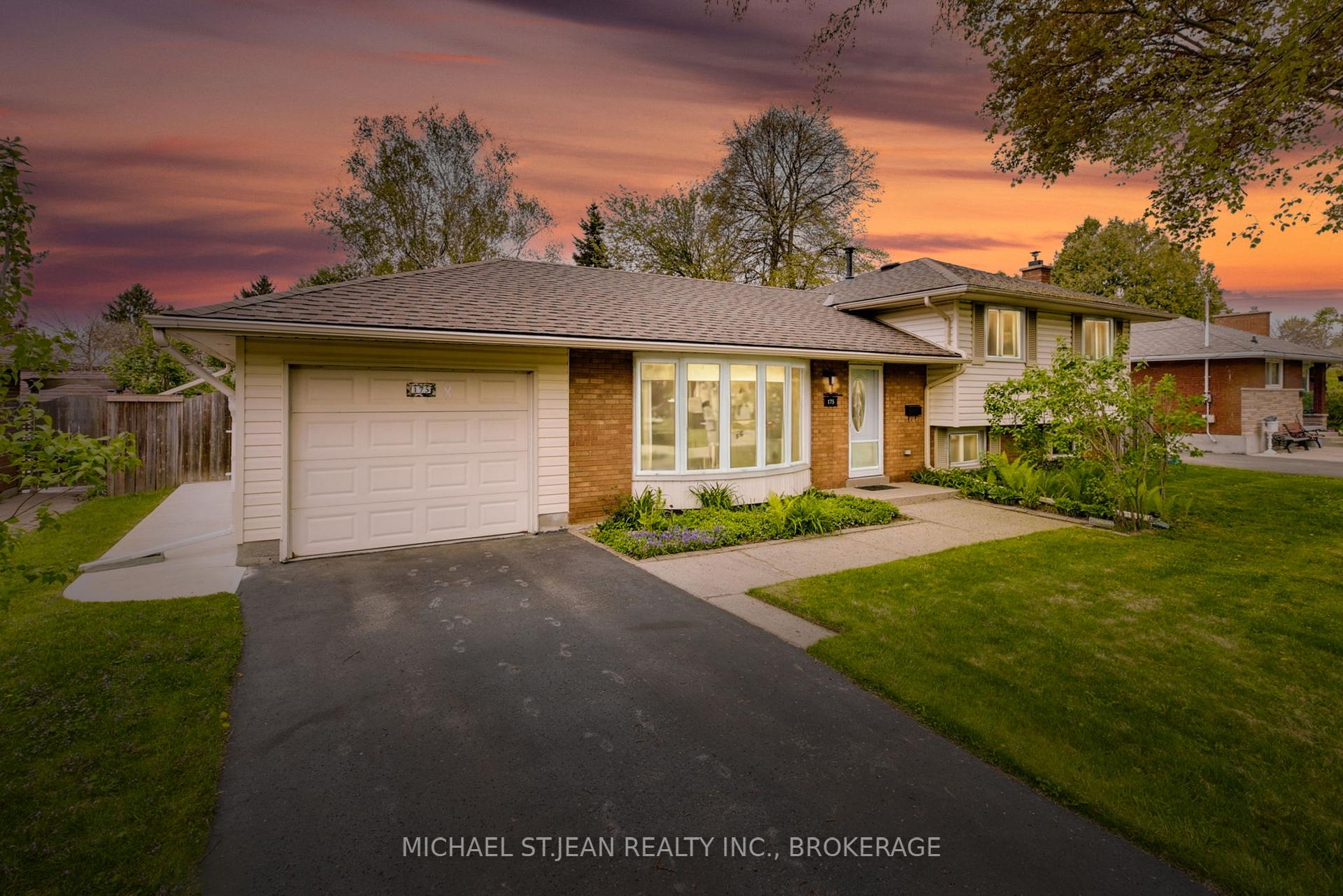 Photo 1 of 175 Council Crescent, Hamilton, Ancaster — HOMEH