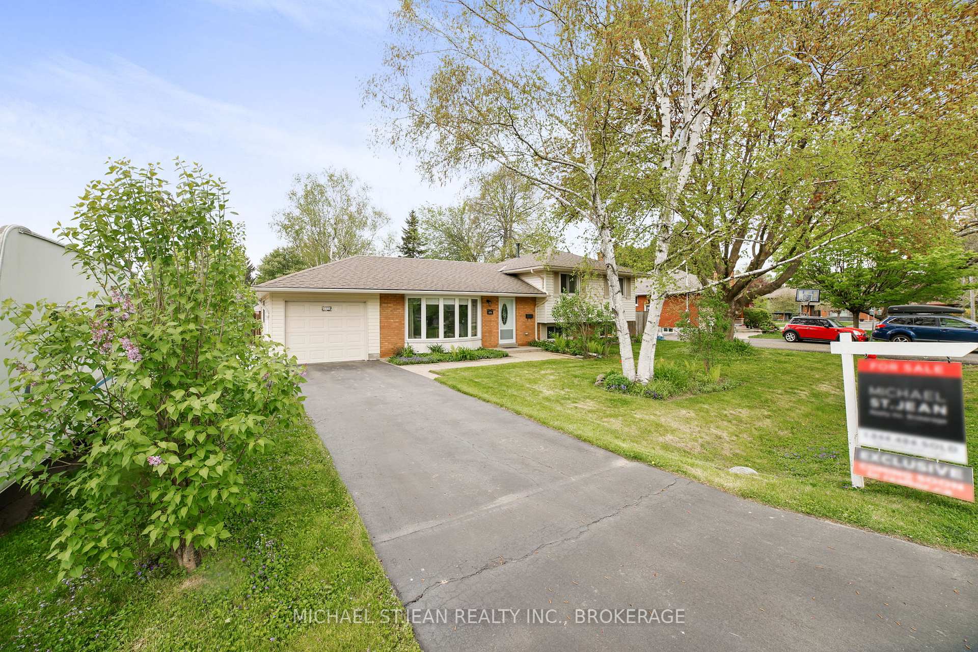 Photo 3 of 175 Council Crescent, Hamilton, Ancaster — HOMEH