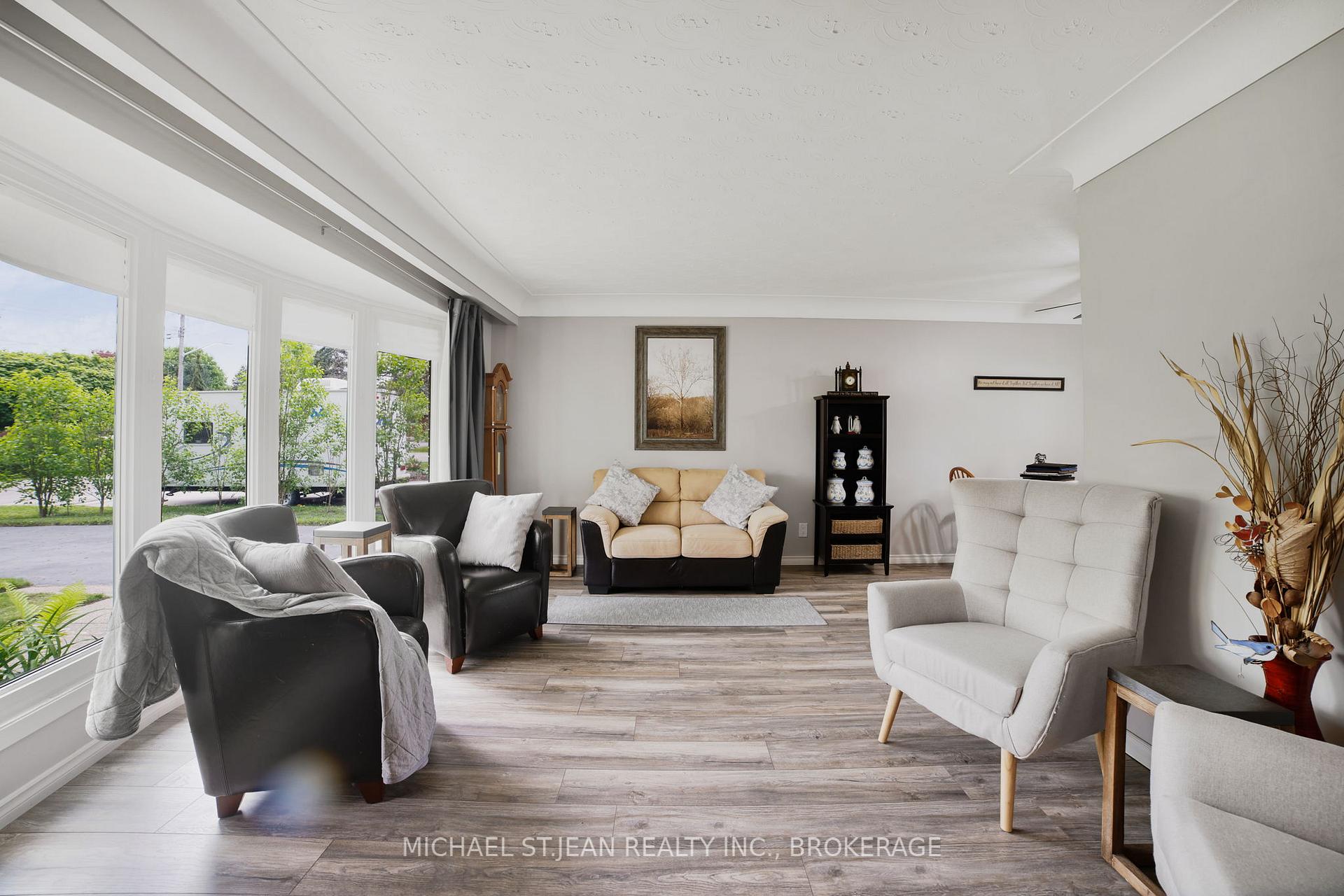 Photo 4 of 175 Council Crescent, Hamilton, Ancaster — HOMEH