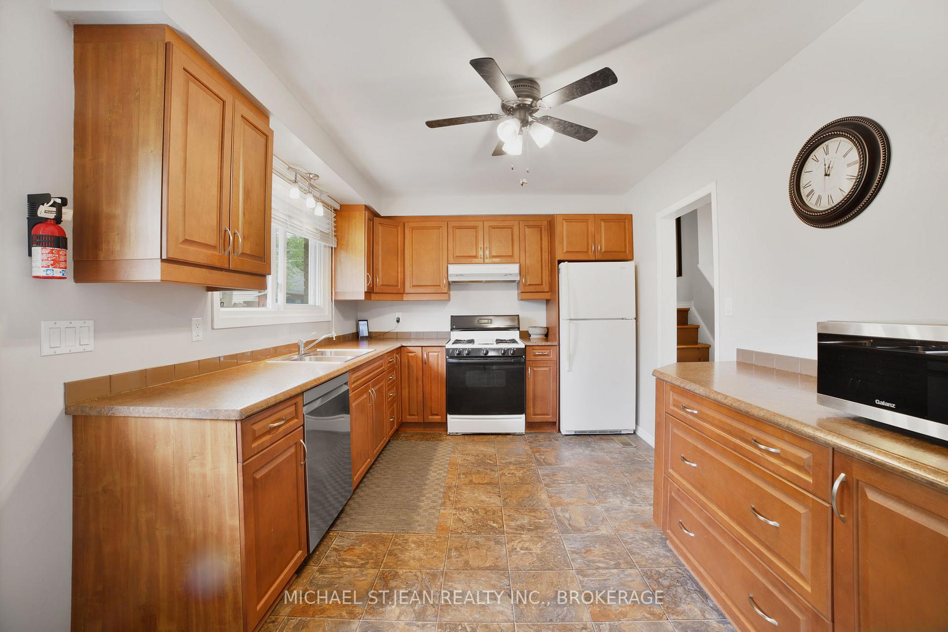 Photo 10 of 175 Council Crescent, Hamilton, Ancaster — HOMEH