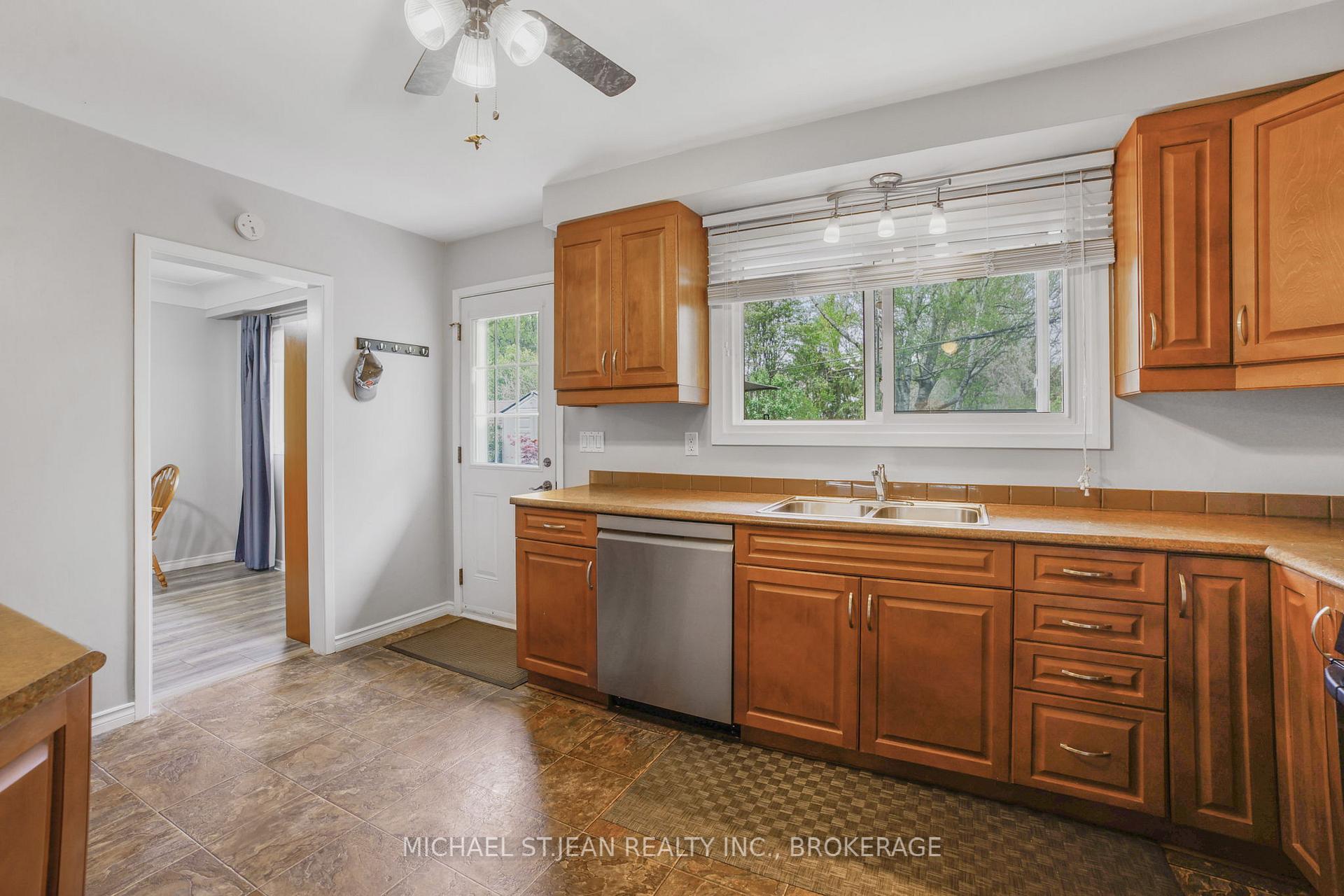 Photo 18 of 175 Council Crescent, Hamilton, Ancaster — HOMEH