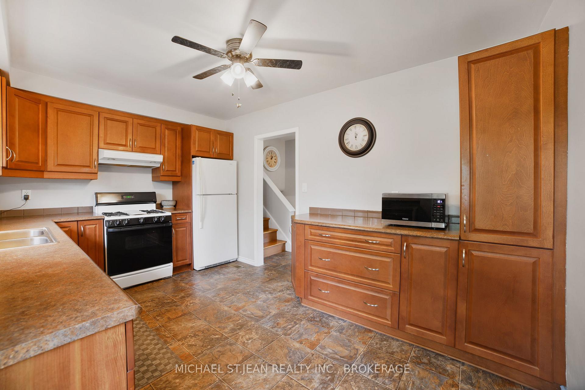 Photo 13 of 175 Council Crescent, Hamilton, Ancaster — HOMEH