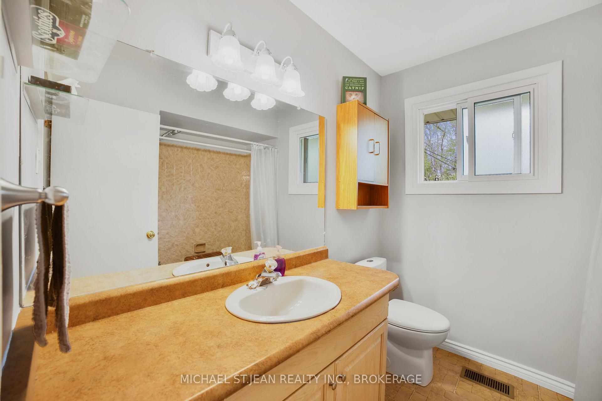 Photo 14 of 175 Council Crescent, Hamilton, Ancaster — HOMEH