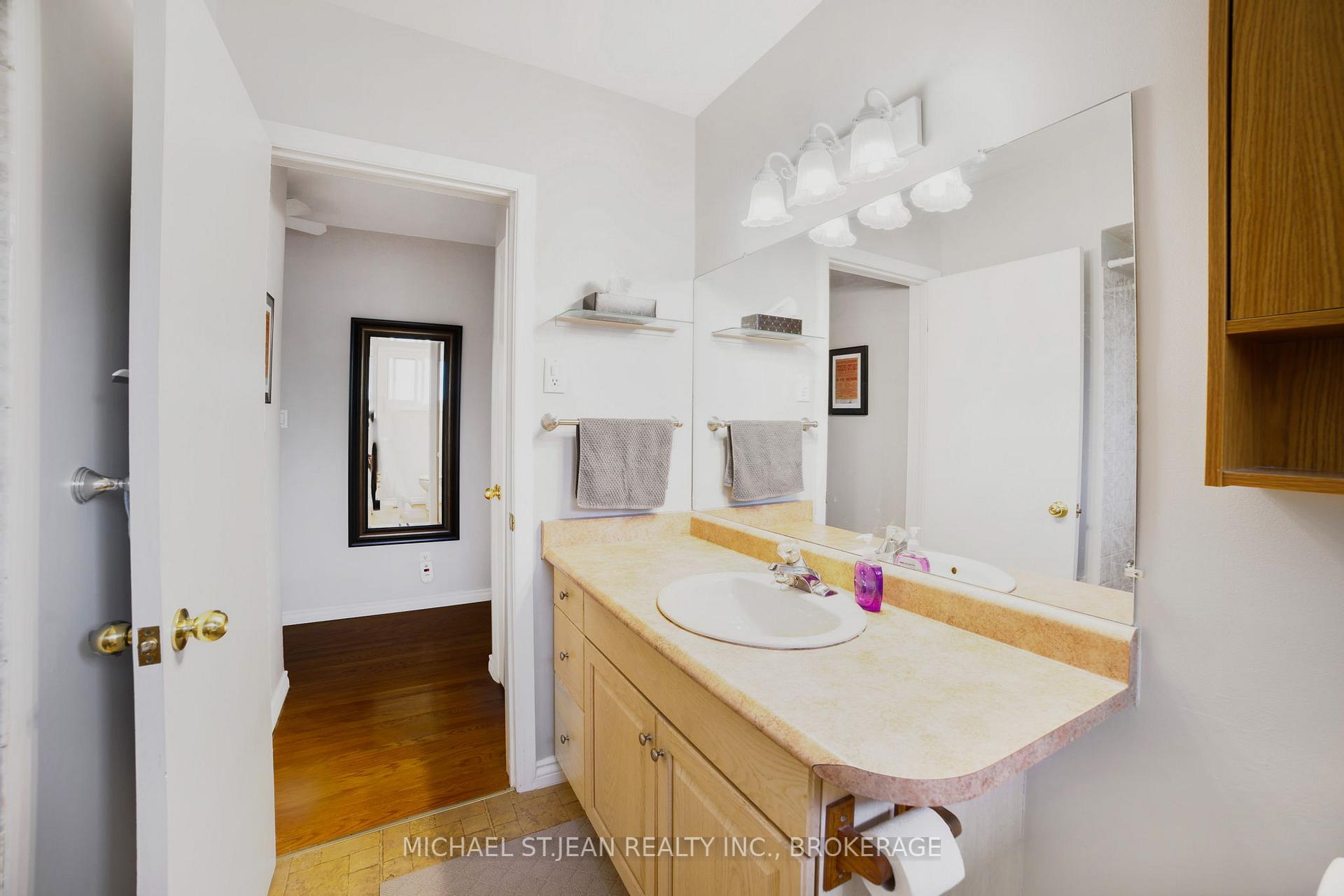 Photo 15 of 175 Council Crescent, Hamilton, Ancaster — HOMEH