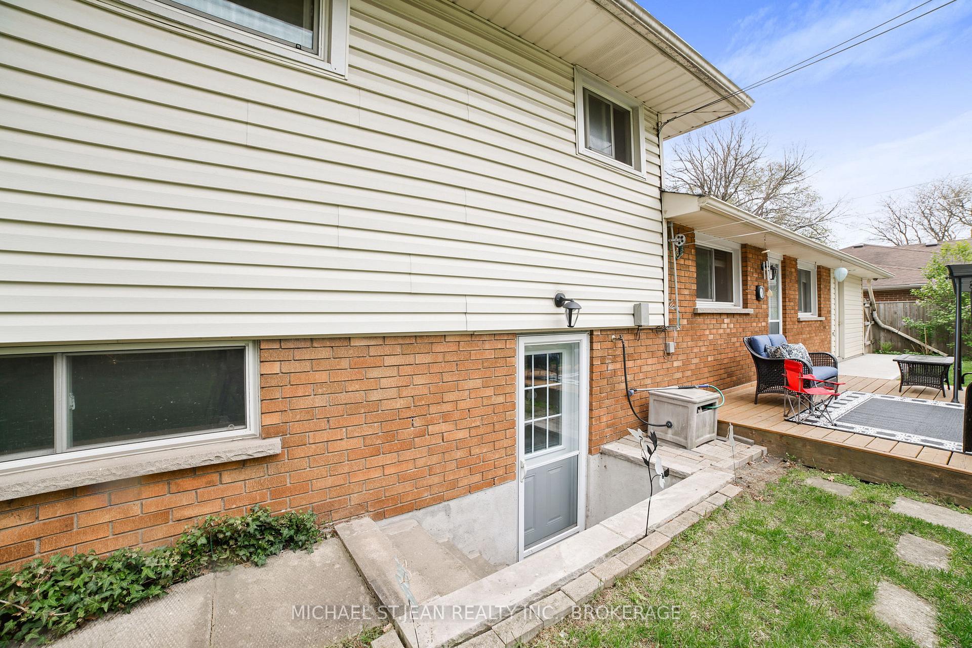 Photo 9 of 175 Council Crescent, Hamilton, Ancaster — HOMEH