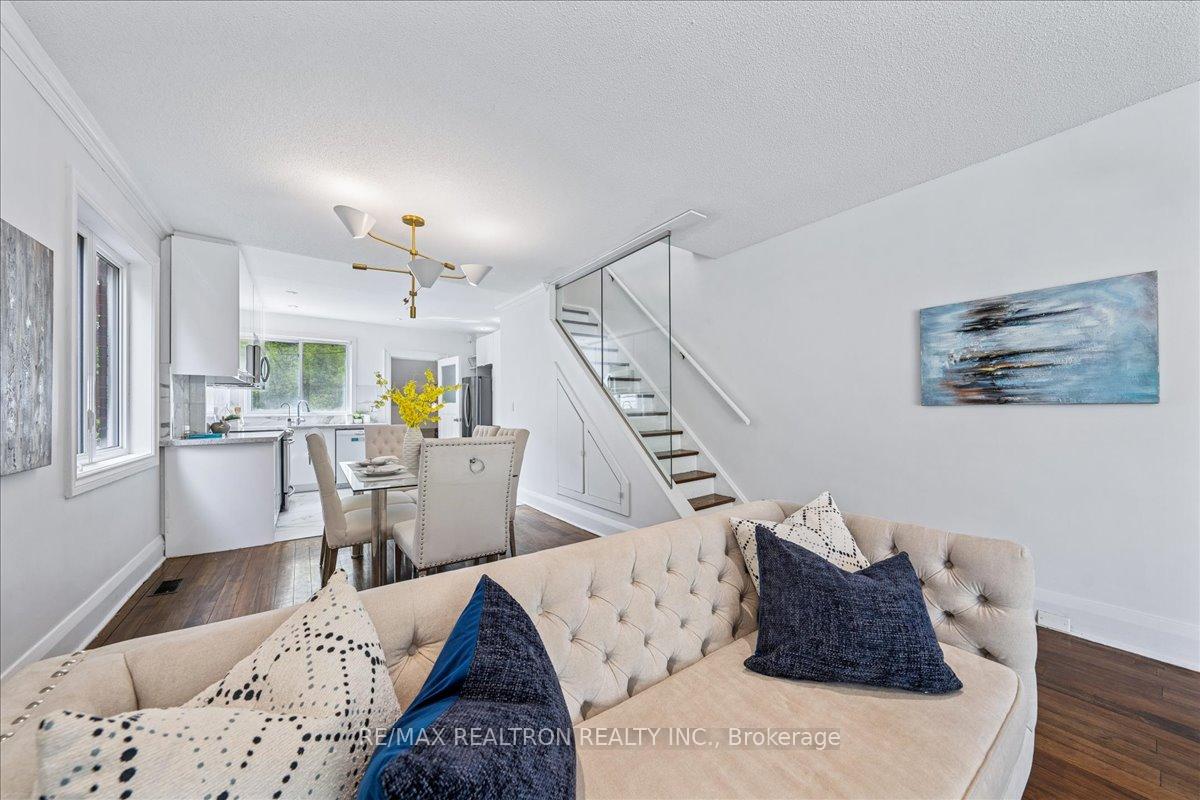 Photo 2 of 17 Ranleigh Avenue, Toronto, Lawrence Park North — HOMEH