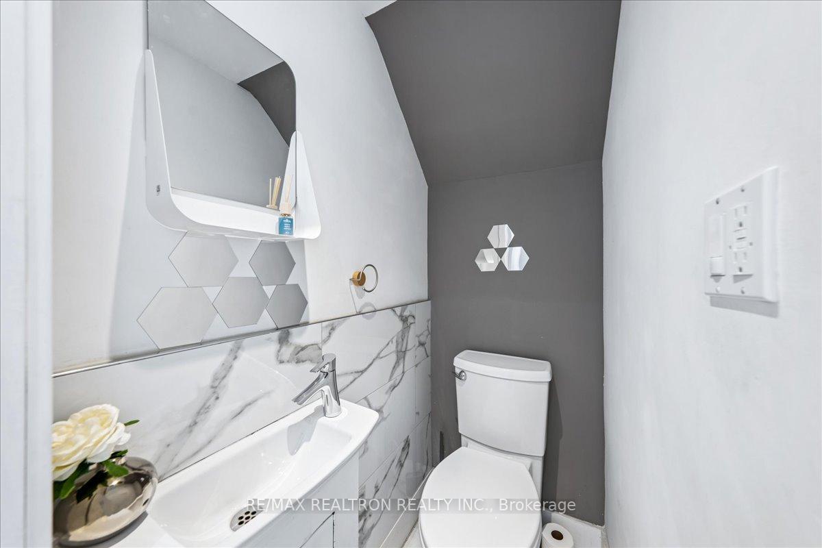 Photo 16 of 17 Ranleigh Avenue, Toronto, Lawrence Park North — HOMEH