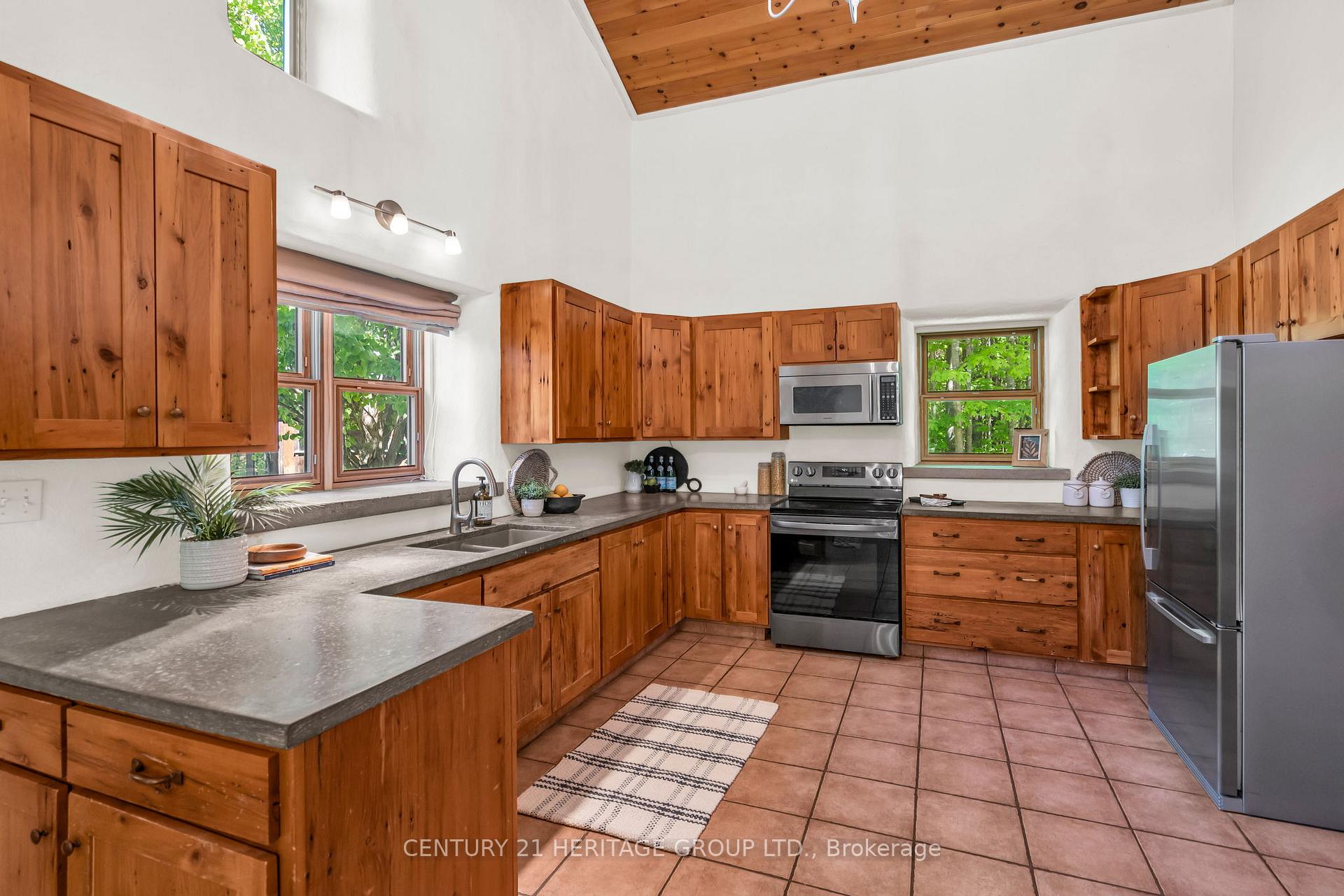 Photo 5 of 5745 Line 3 N, Oro-Medonte, Rural Oro-Medonte — HOMEH