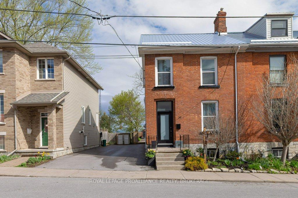 Photo 4 of 29 Charles Street, Kingston, East of Sir John A. Blvd — HOMEH