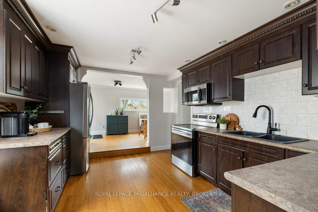 Photo 14 of 29 Charles Street, Kingston, East of Sir John A. Blvd — HOMEH