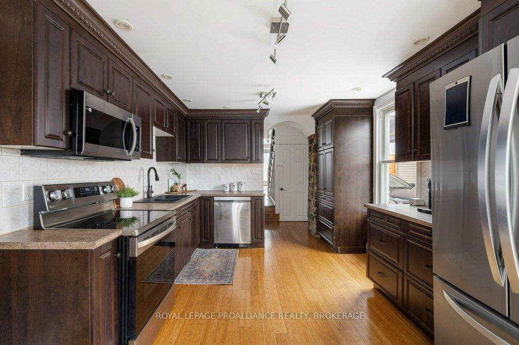 Photo 16 of 29 Charles Street, Kingston, East of Sir John A. Blvd — HOMEH