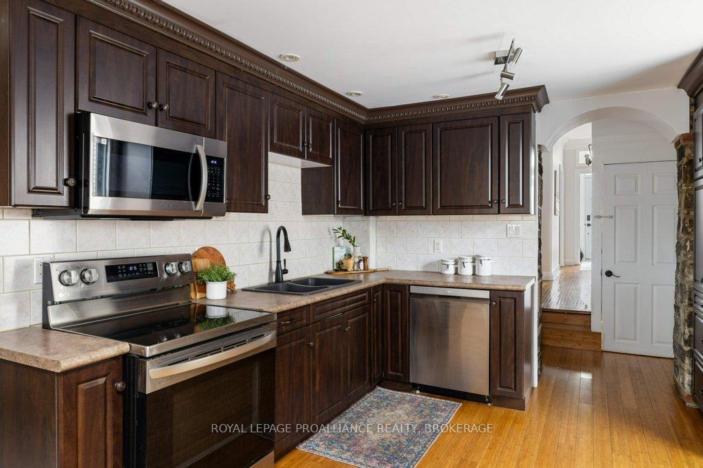 Photo 9 of 29 Charles Street, Kingston, East of Sir John A. Blvd — HOMEH
