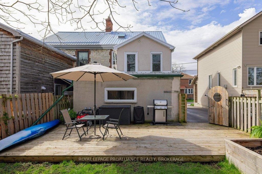 Photo 35 of 29 Charles Street, Kingston, East of Sir John A. Blvd — HOMEH