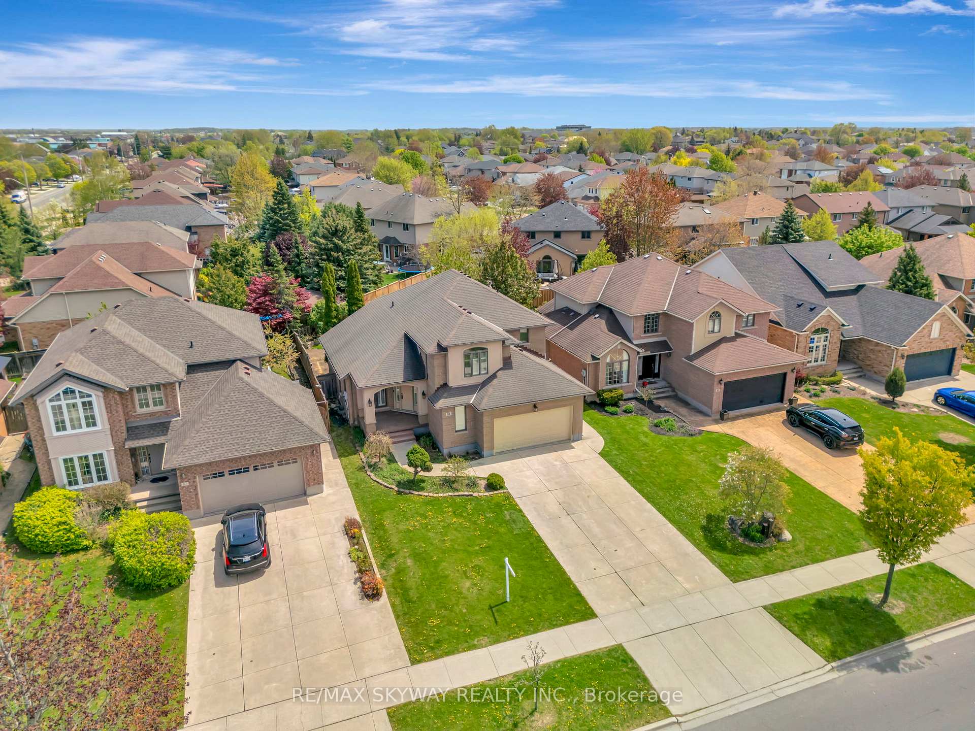 Photo 13 of 84 Gatestone Drive, Hamilton, Stoney Creek Mountain — HOMEH