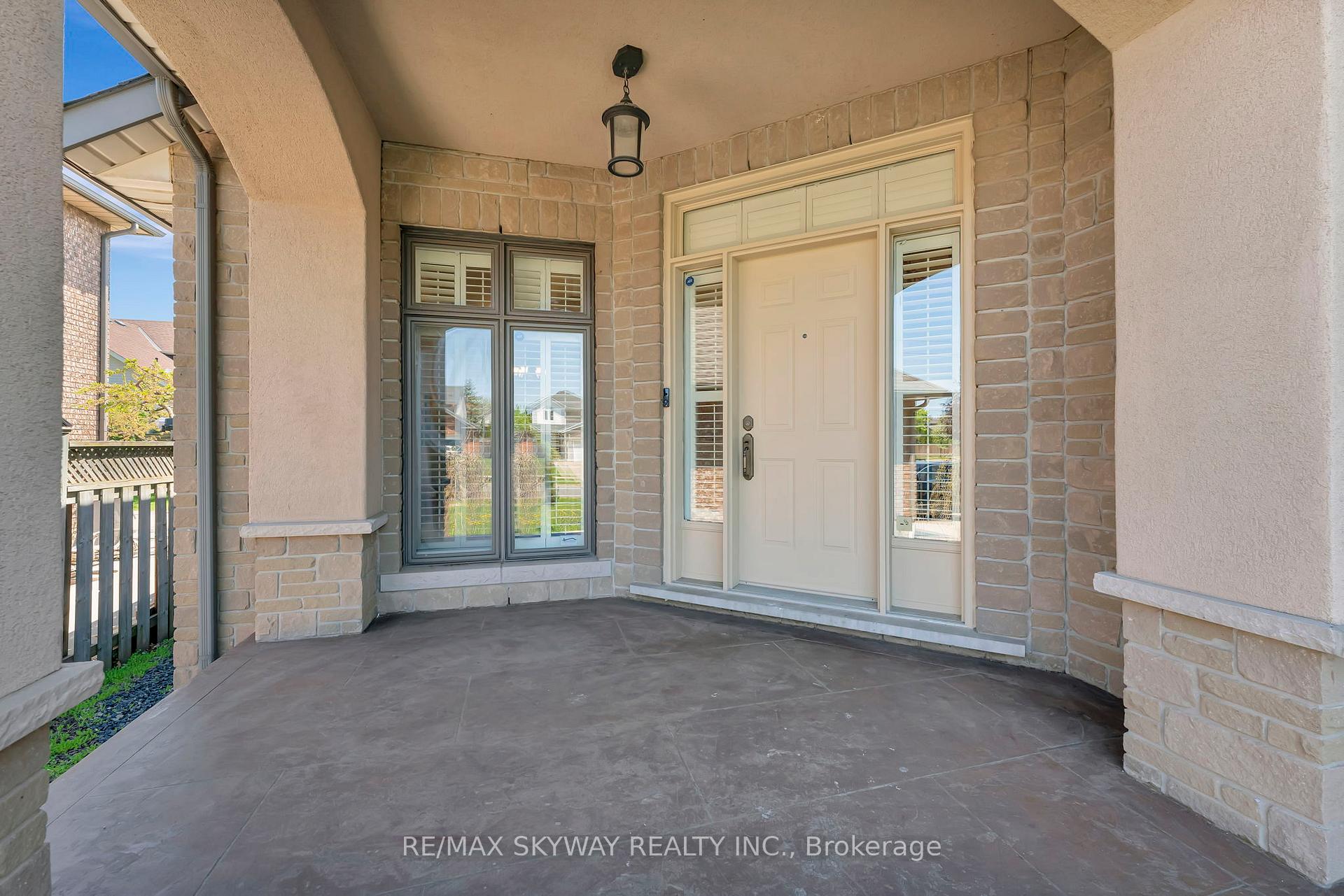 Photo 2 of 84 Gatestone Drive, Hamilton, Stoney Creek Mountain — HOMEH