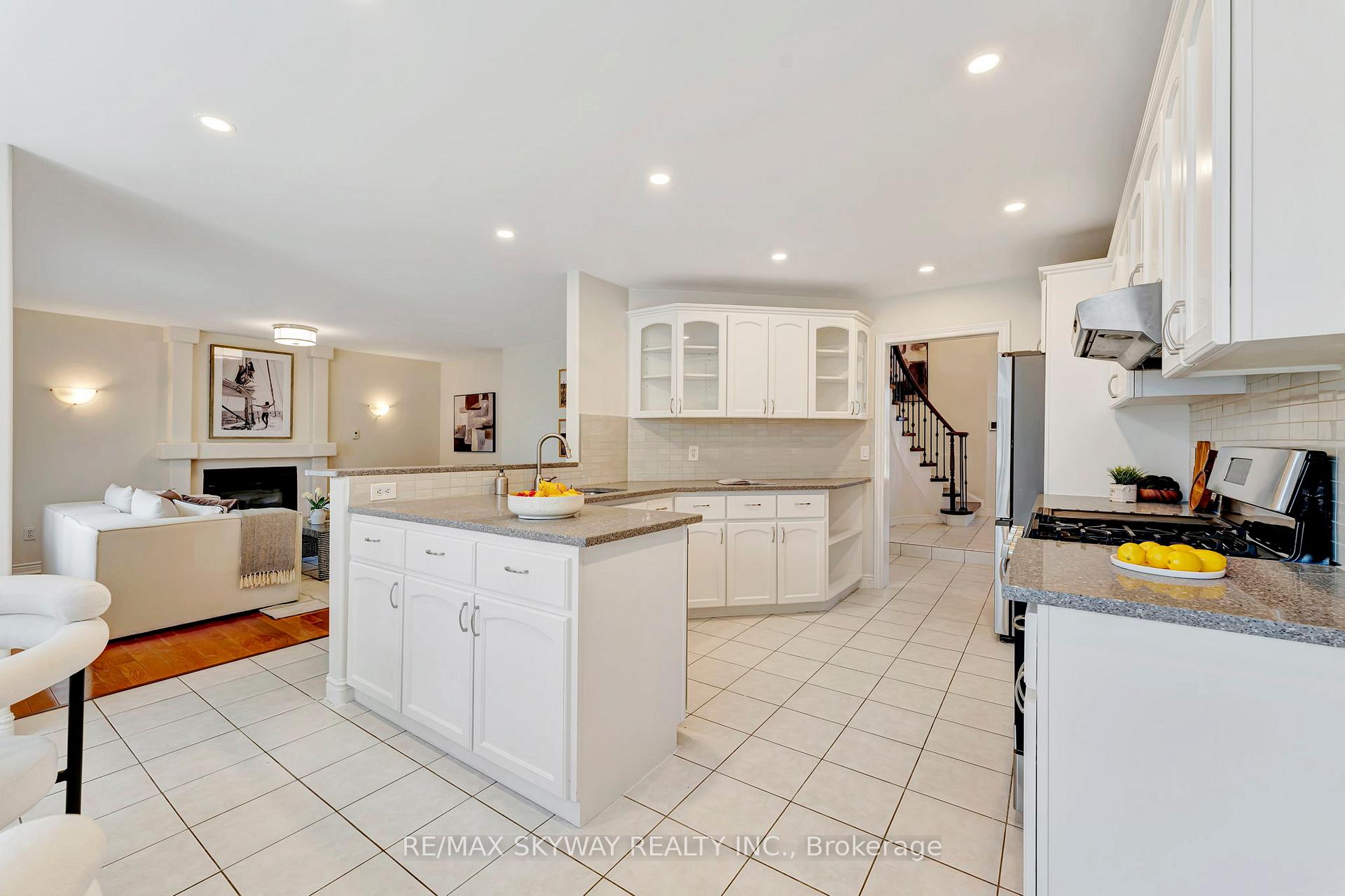Photo 6 of 84 Gatestone Drive, Hamilton, Stoney Creek Mountain — HOMEH