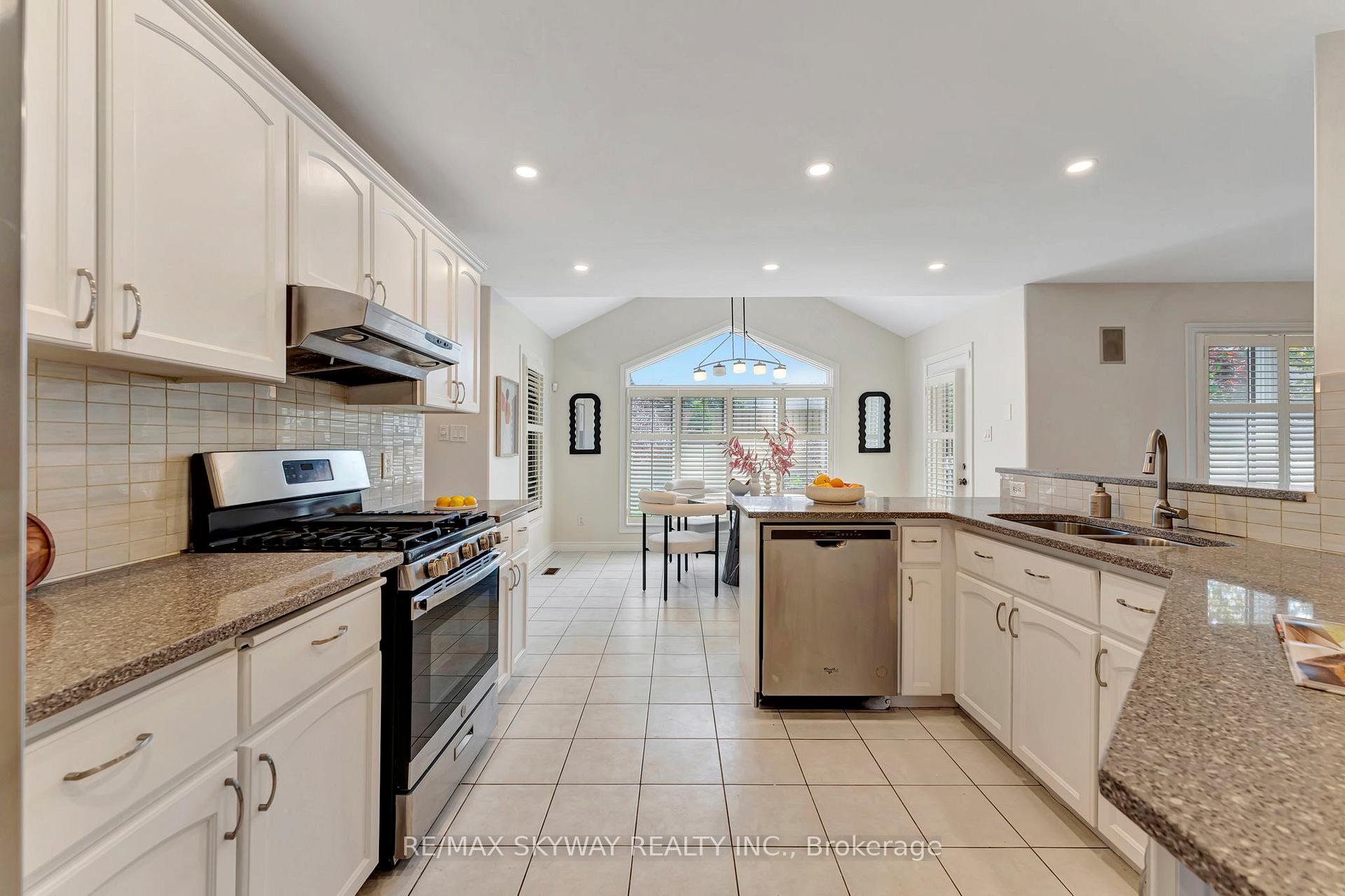 Photo 22 of 84 Gatestone Drive, Hamilton, Stoney Creek Mountain — HOMEH