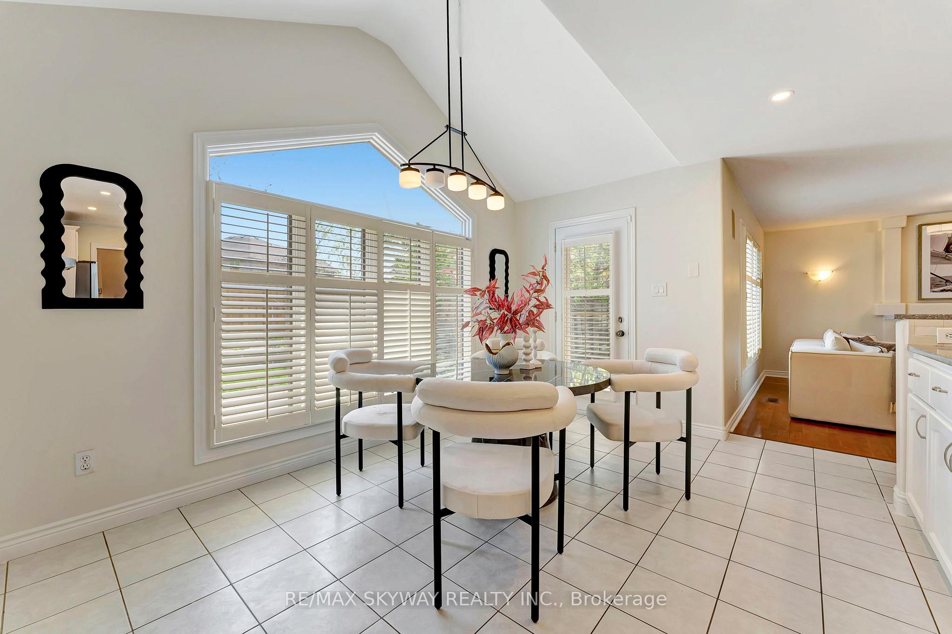 Photo 17 of 84 Gatestone Drive, Hamilton, Stoney Creek Mountain — HOMEH
