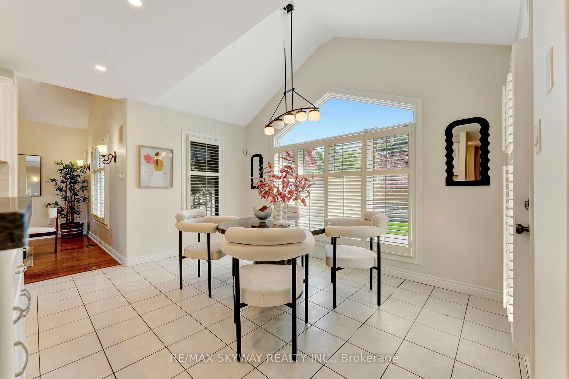 Photo 8 of 84 Gatestone Drive, Hamilton, Stoney Creek Mountain — HOMEH