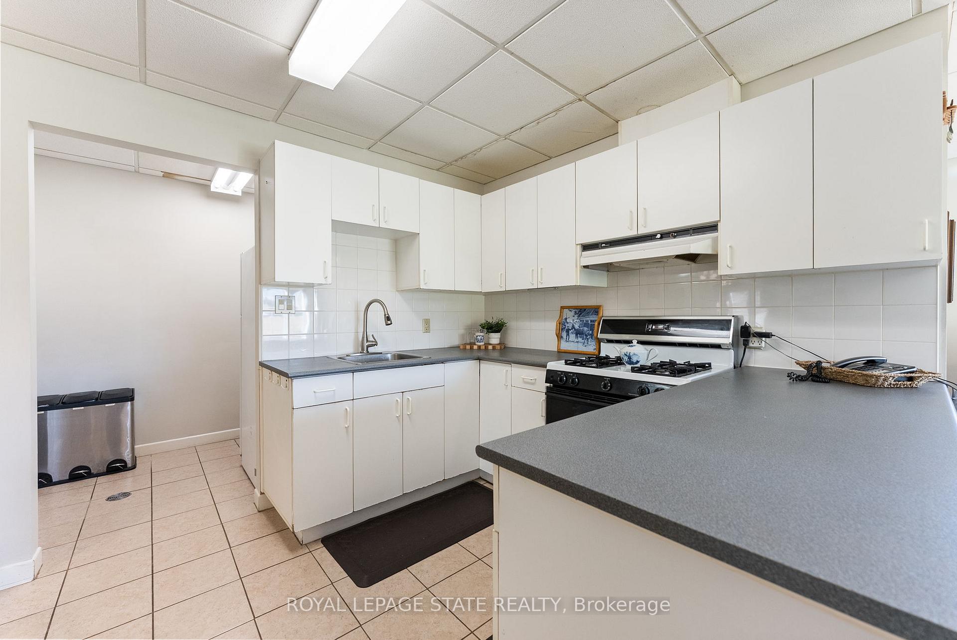 Photo 35 of 2329 Powerline Road W, Hamilton, Rural Ancaster — HOMEH