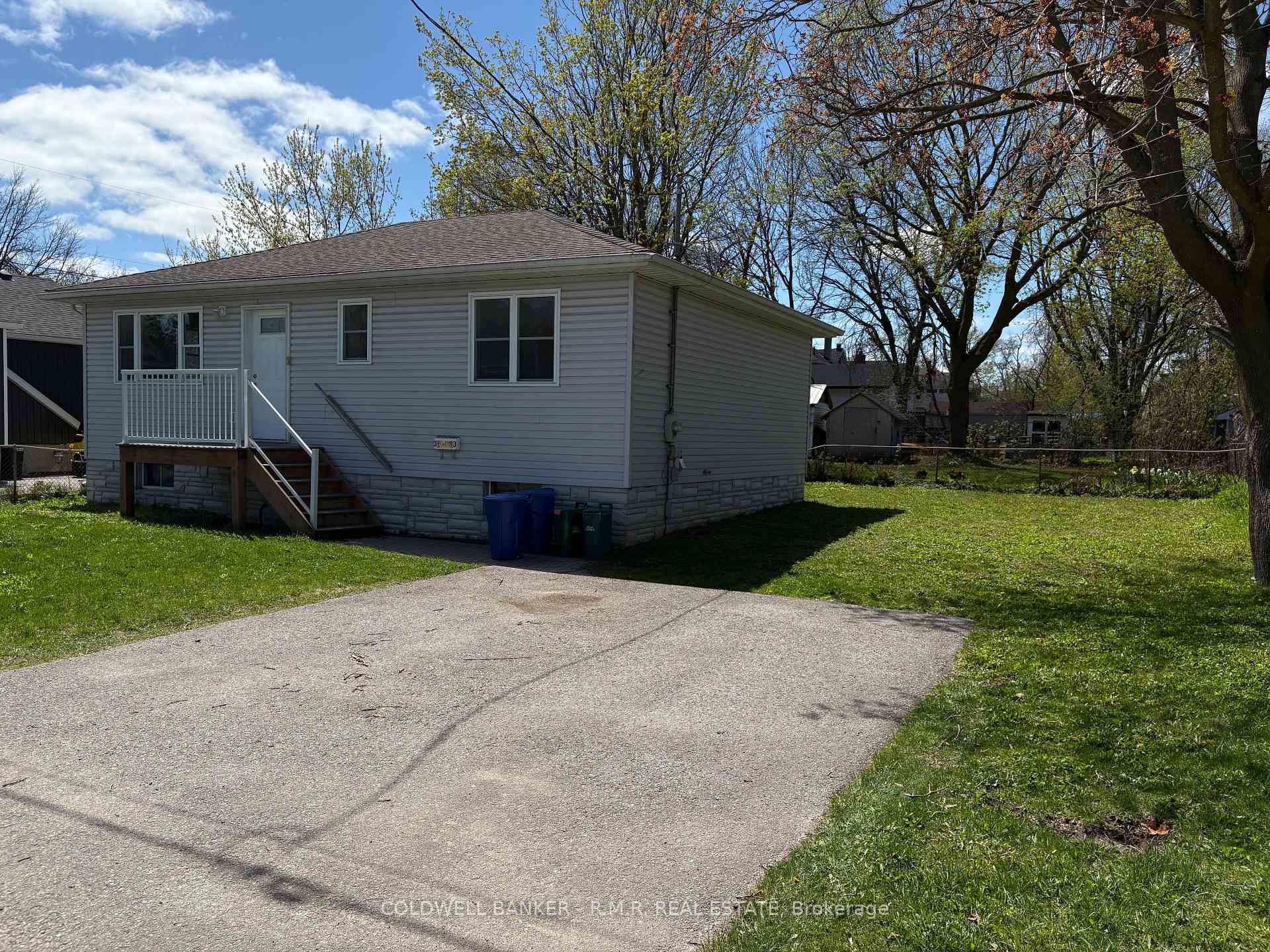 Photo 9 of 33 Douglas Street, Orillia — HOMEH