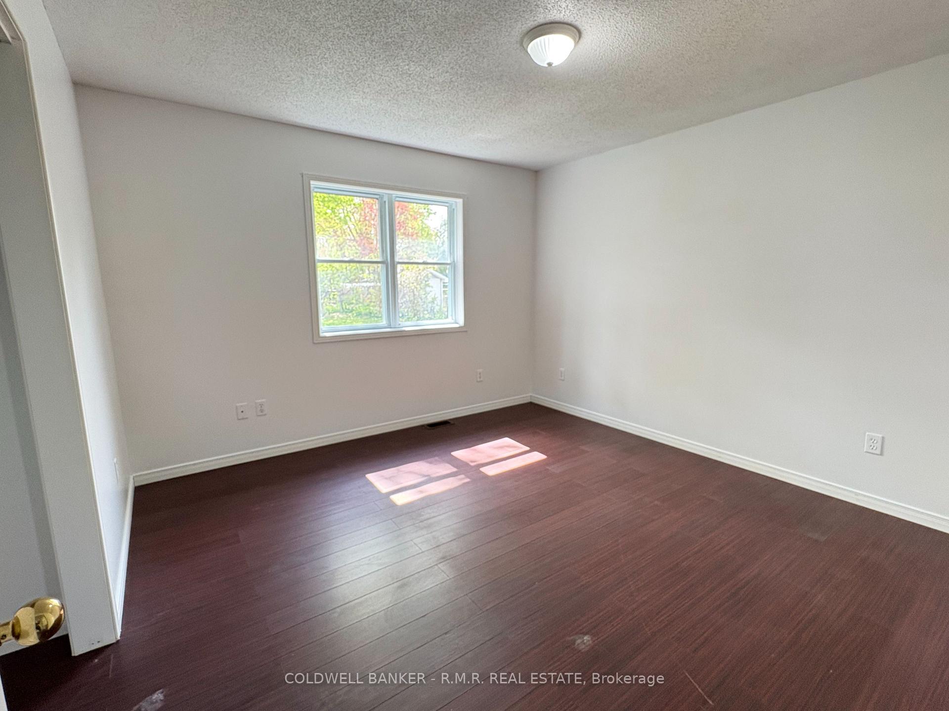 Photo 7 of 33 Douglas Street, Orillia — HOMEH