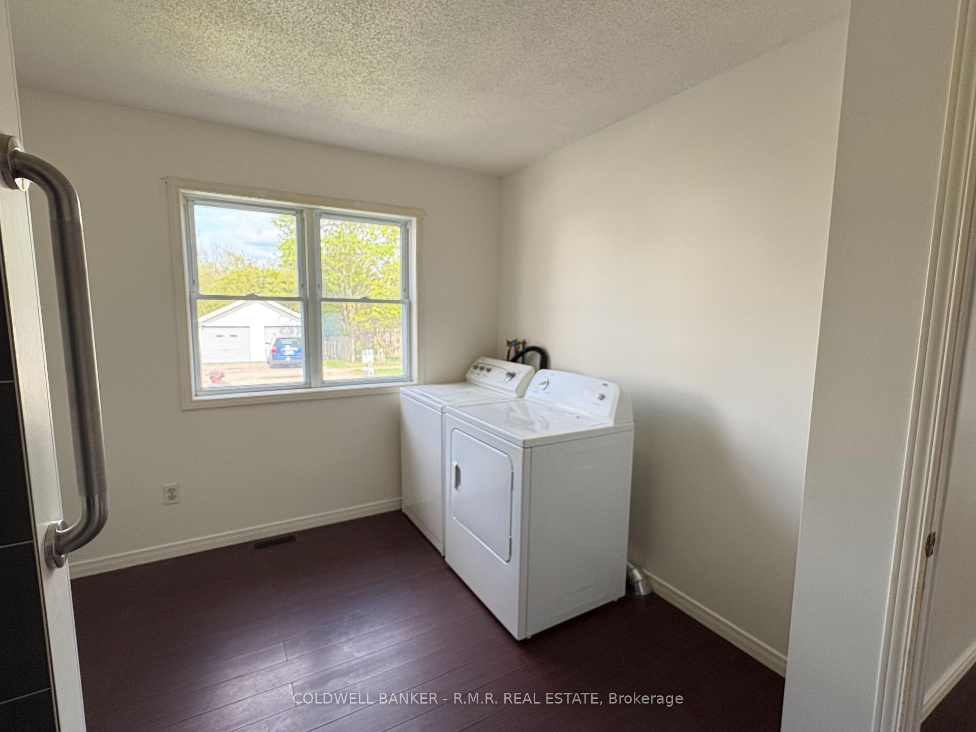 Photo 8 of 33 Douglas Street, Orillia — HOMEH