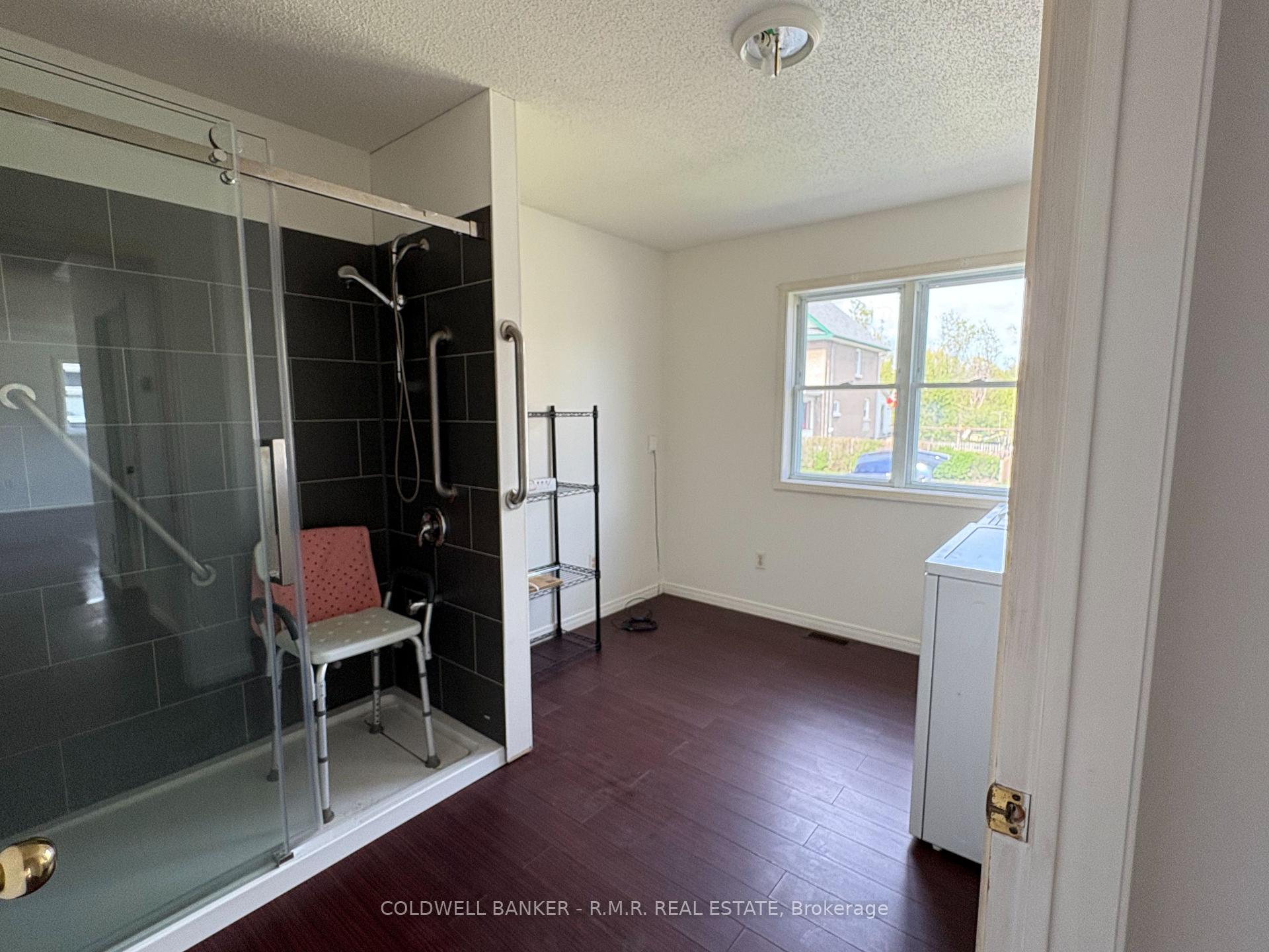 Photo 6 of 33 Douglas Street, Orillia — HOMEH