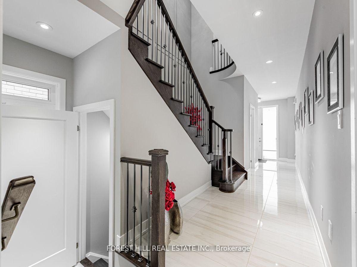 Photo 10 of 6 Yvette Street, Whitby, Rural Whitby — HOMEH
