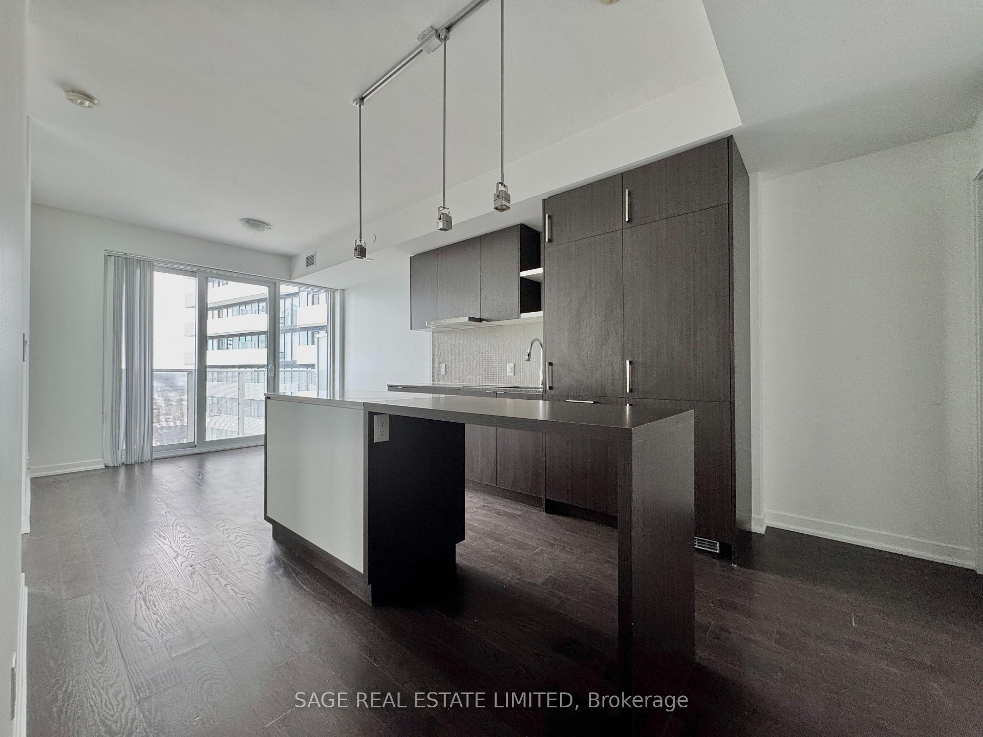 Front of Unit 6505, 100 Harbour Street